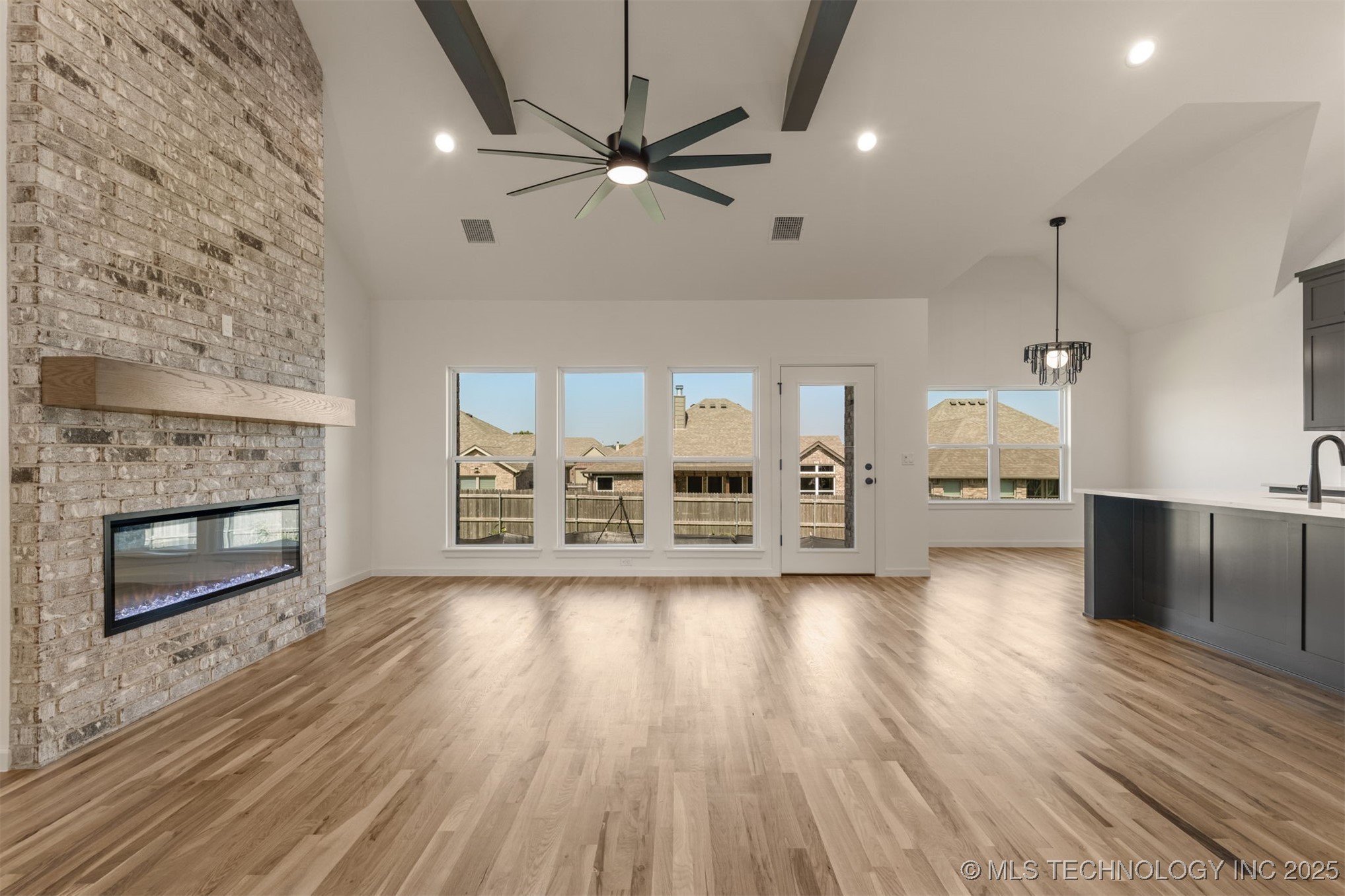 5114 S Everett Drive Property Photo 3