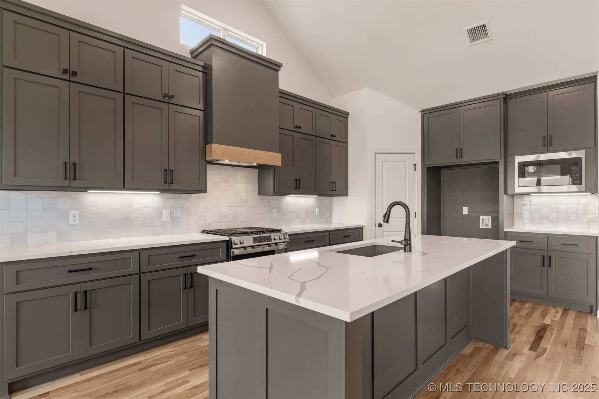 5114 S Everett Drive Property Photo 5