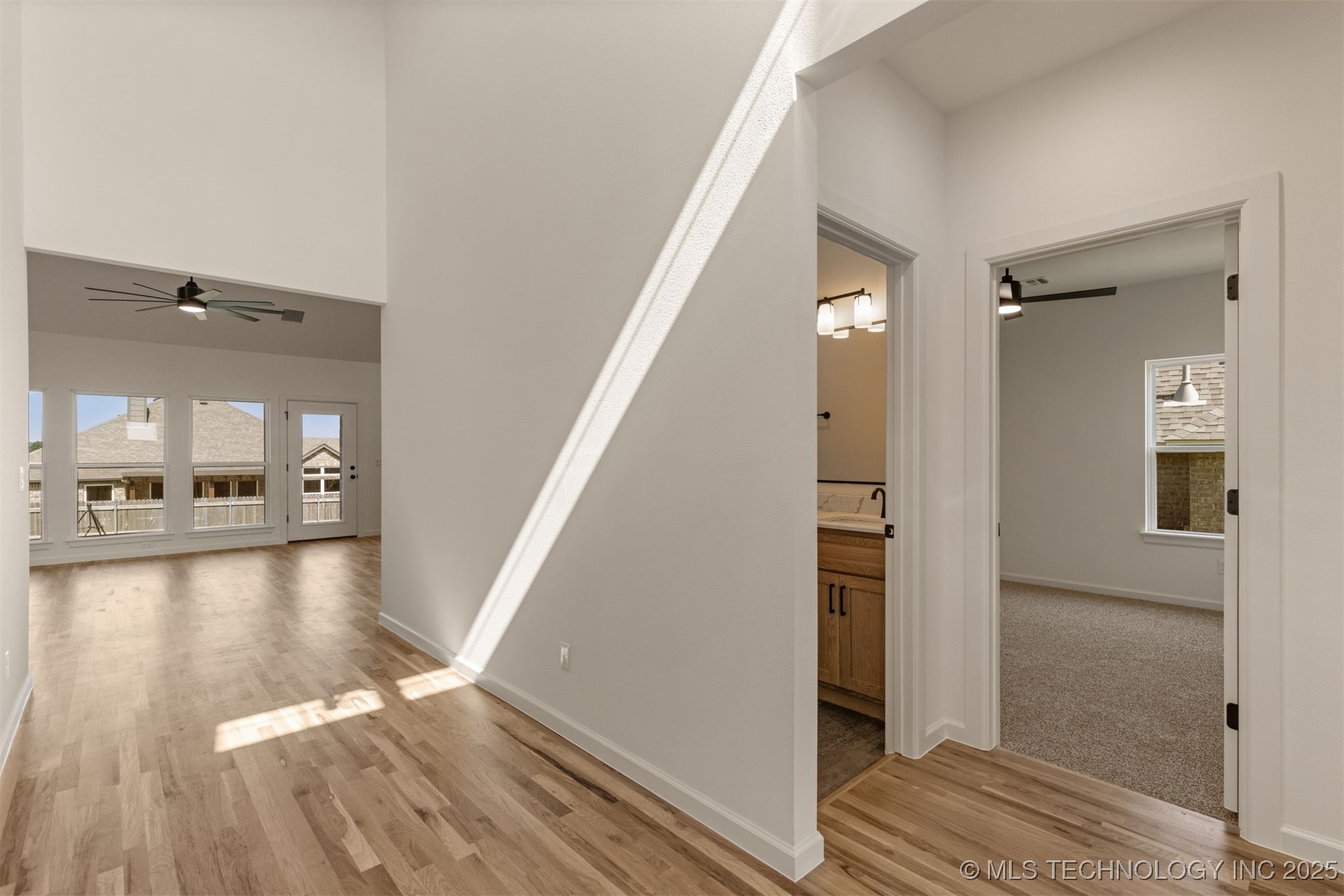 5114 S Everett Drive Property Photo 6