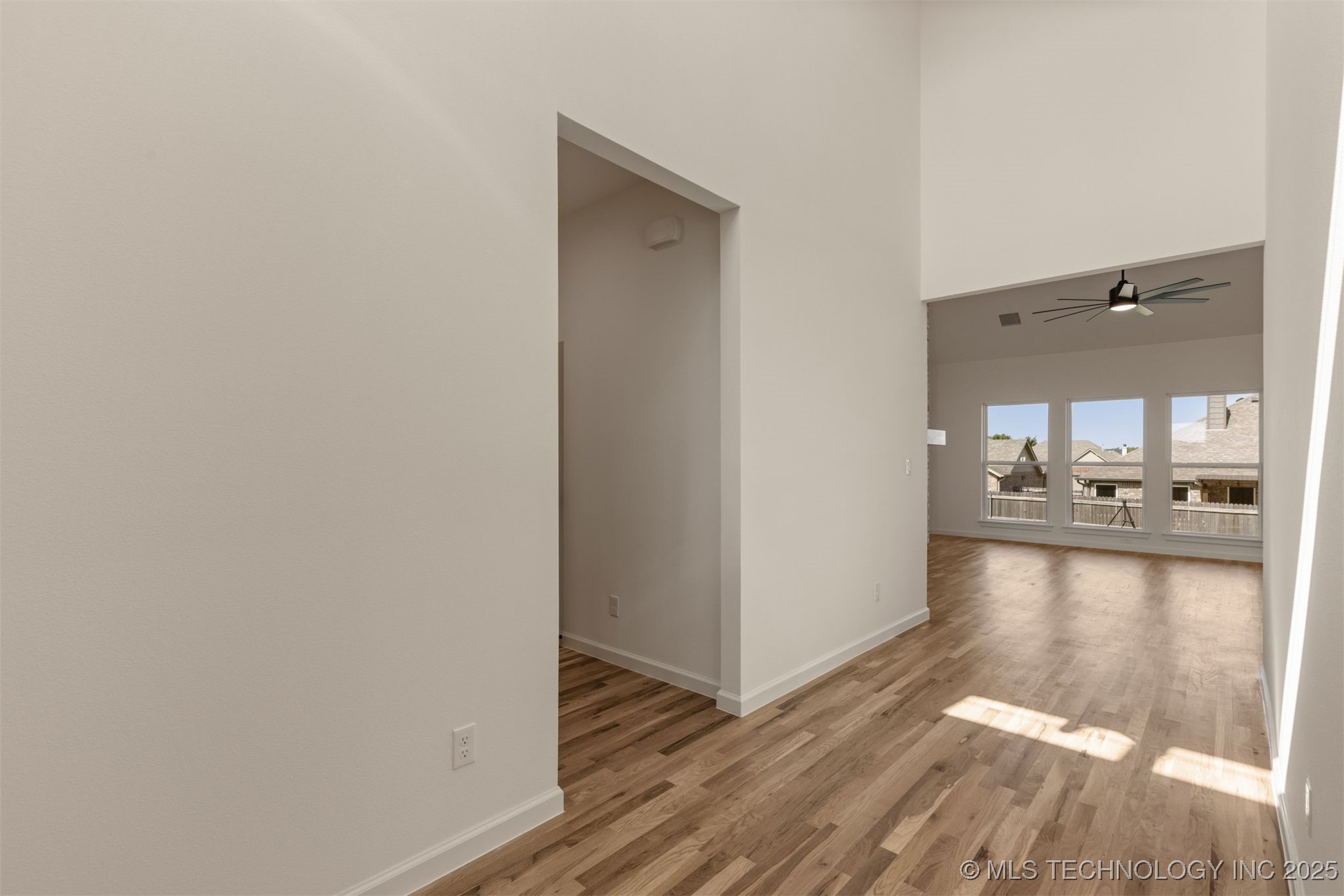 5114 S Everett Drive Property Photo 7