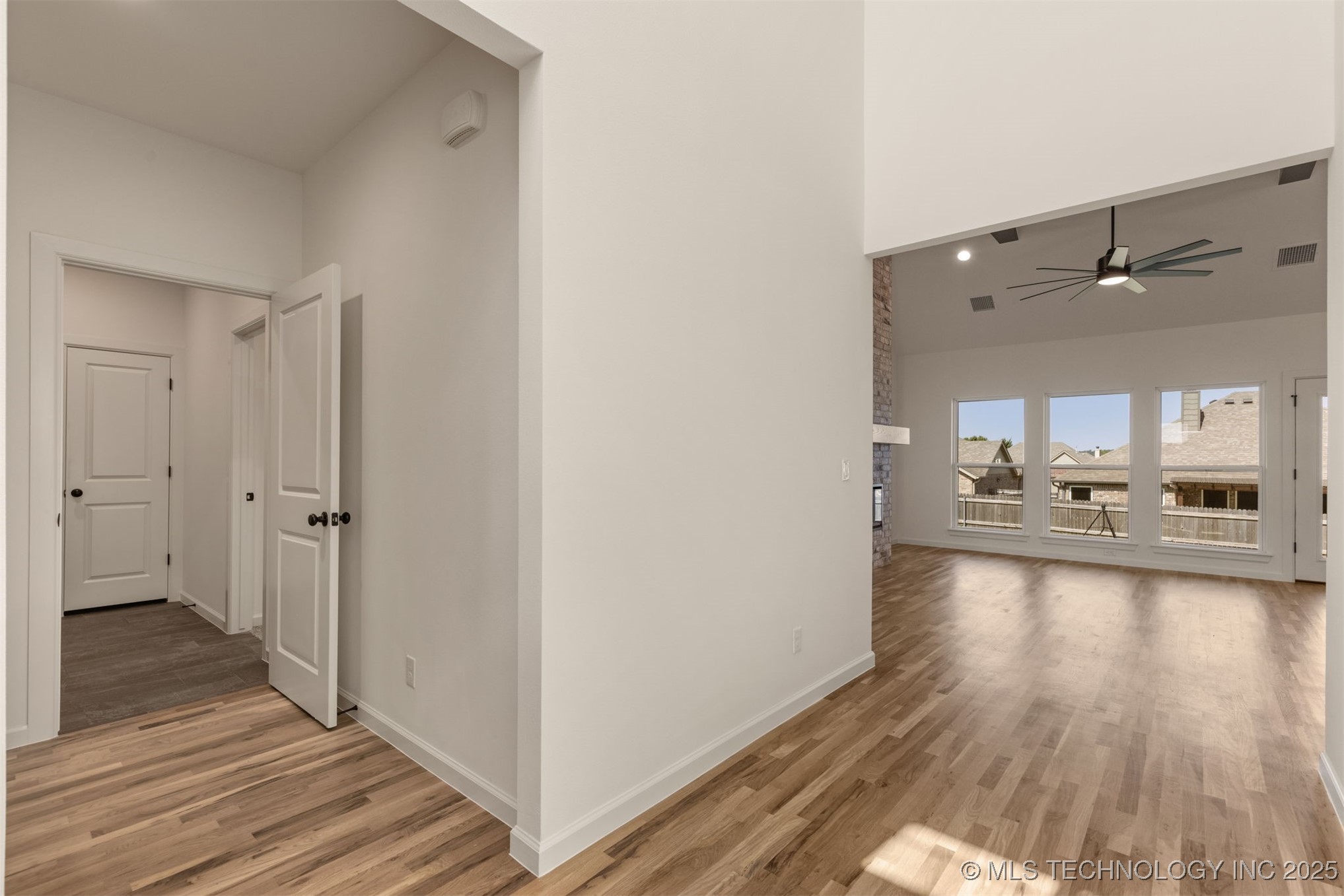 5114 S Everett Drive Property Photo 8