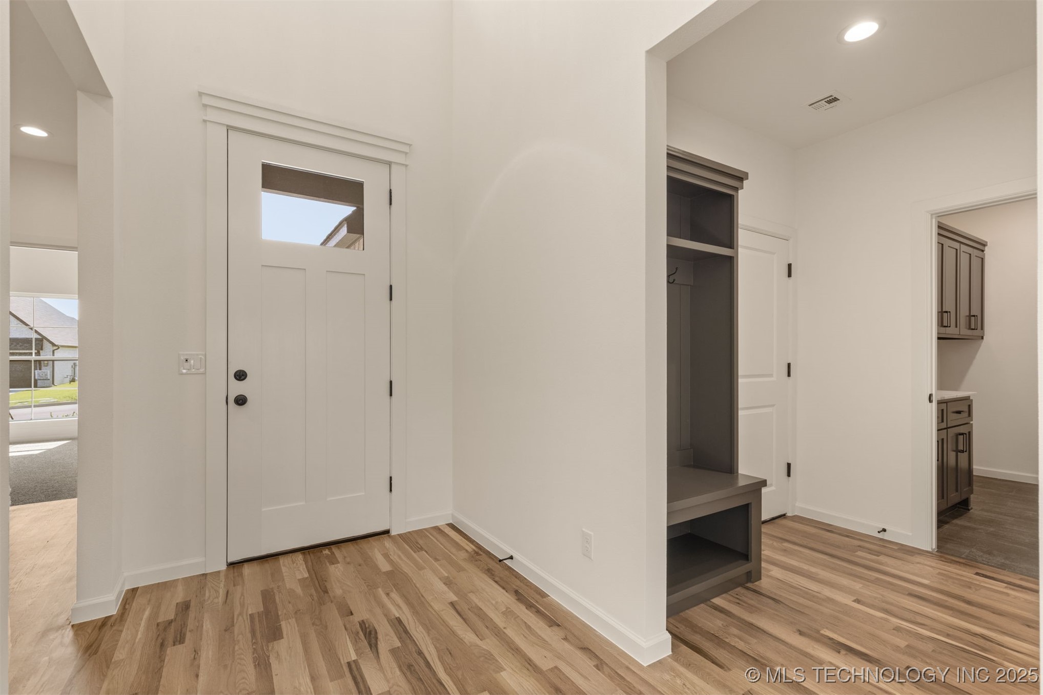 5114 S Everett Drive Property Photo 9