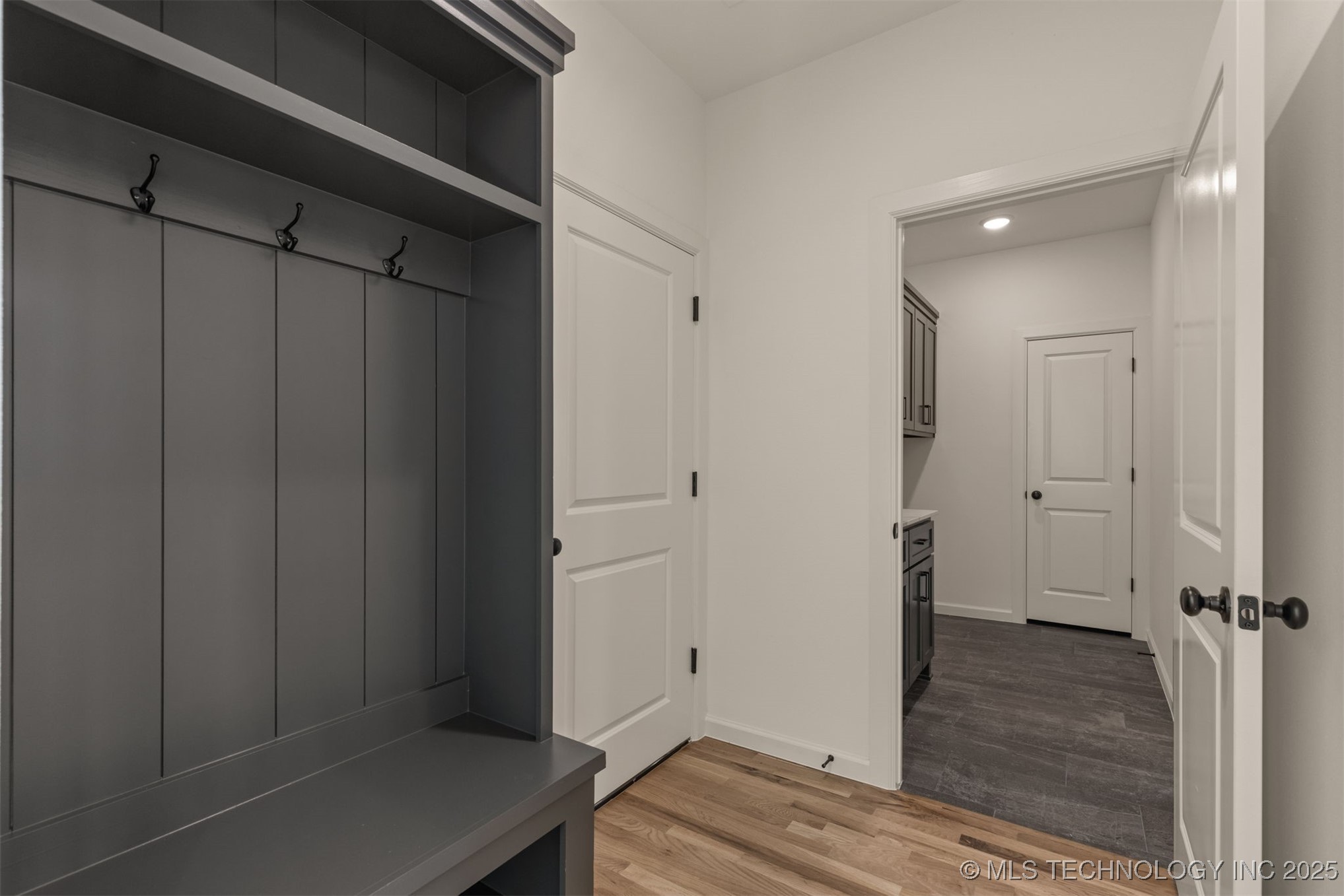 5114 S Everett Drive Property Photo 10