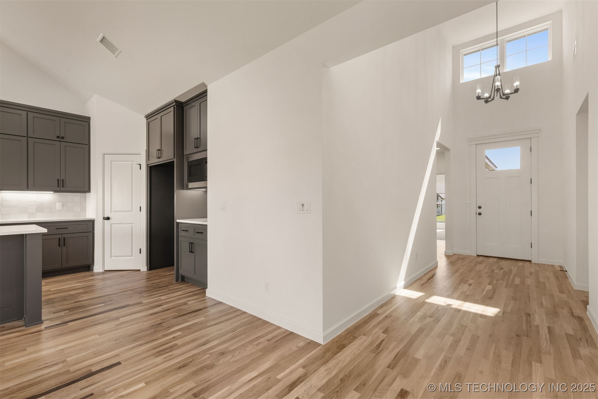 5114 S Everett Drive Property Photo 13