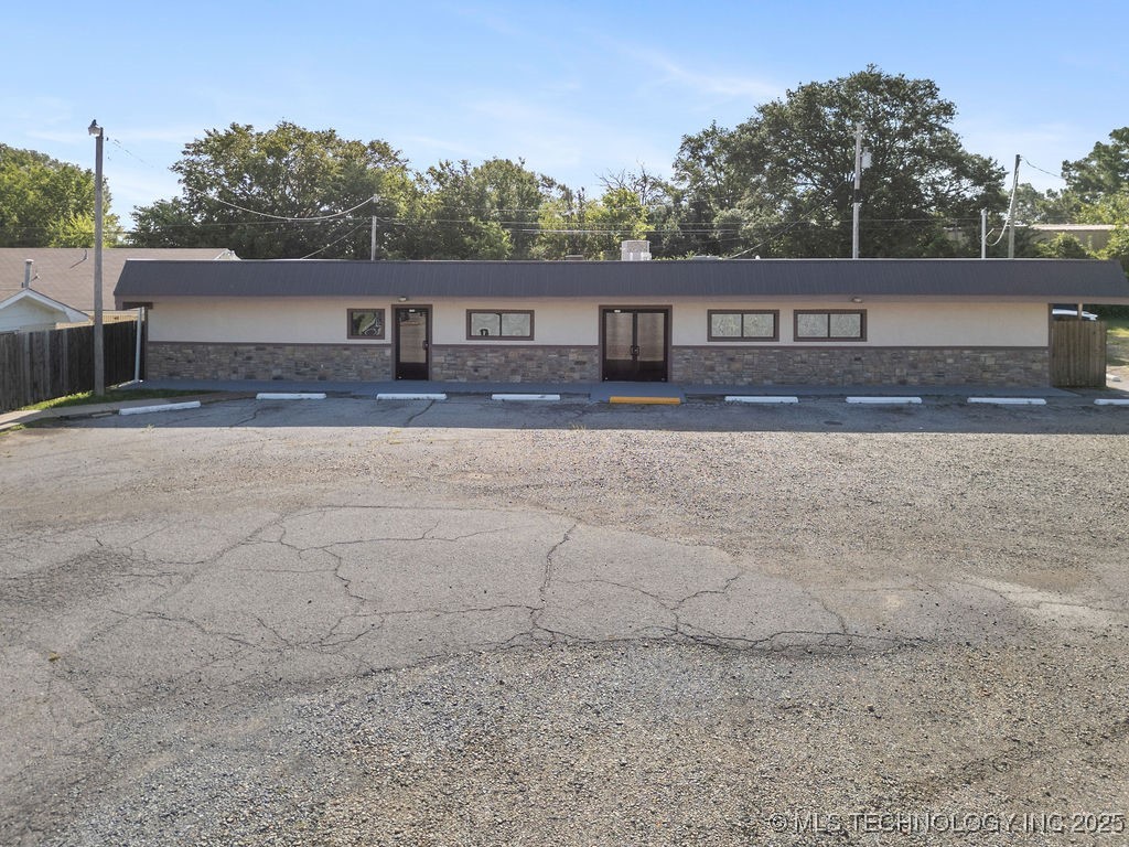 1550 S Virginia Avenue Property Photo 1