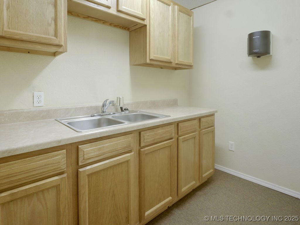 1550 S Virginia Avenue Property Photo 12