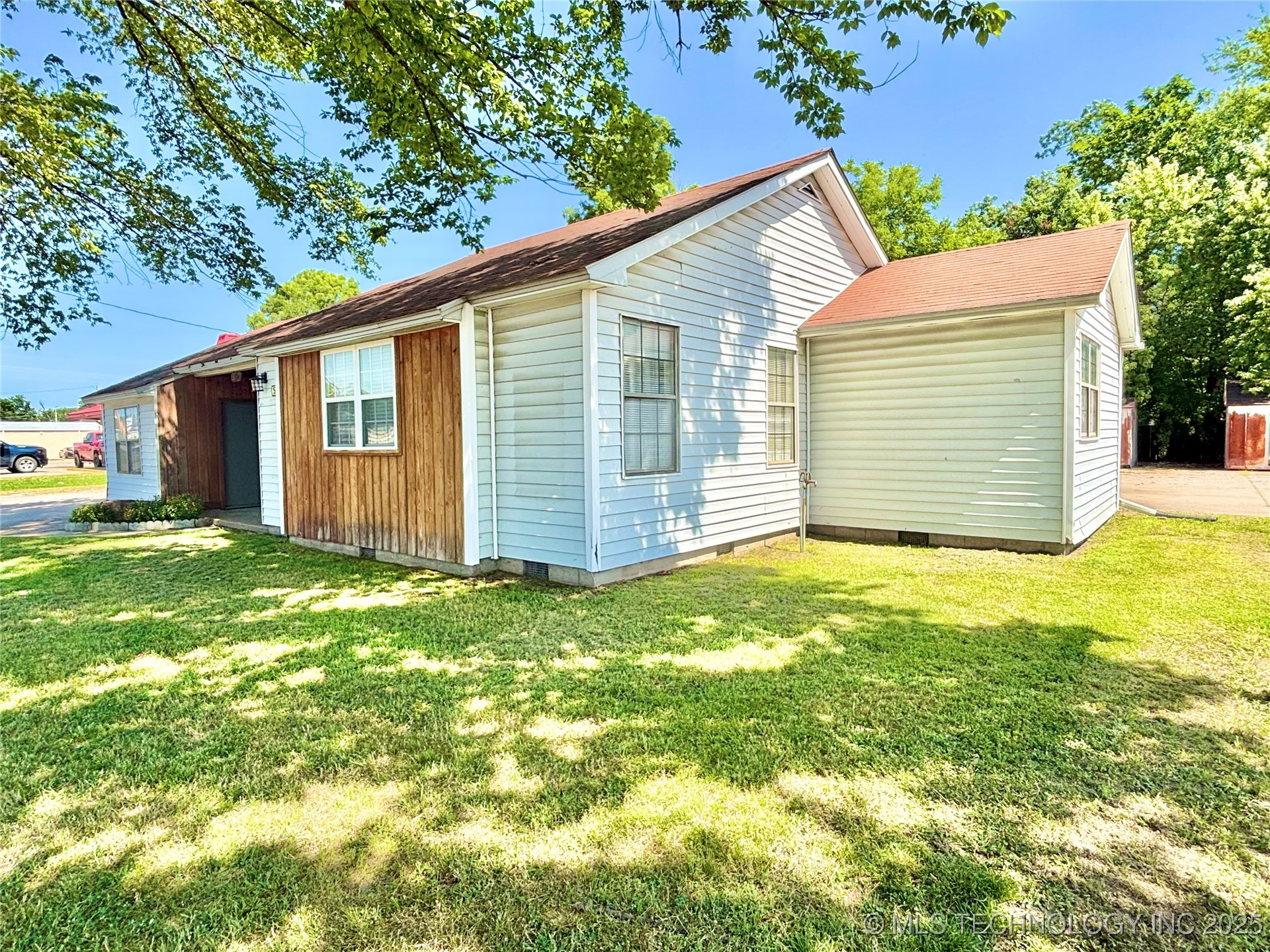 517 E Main Street Property Photo 3