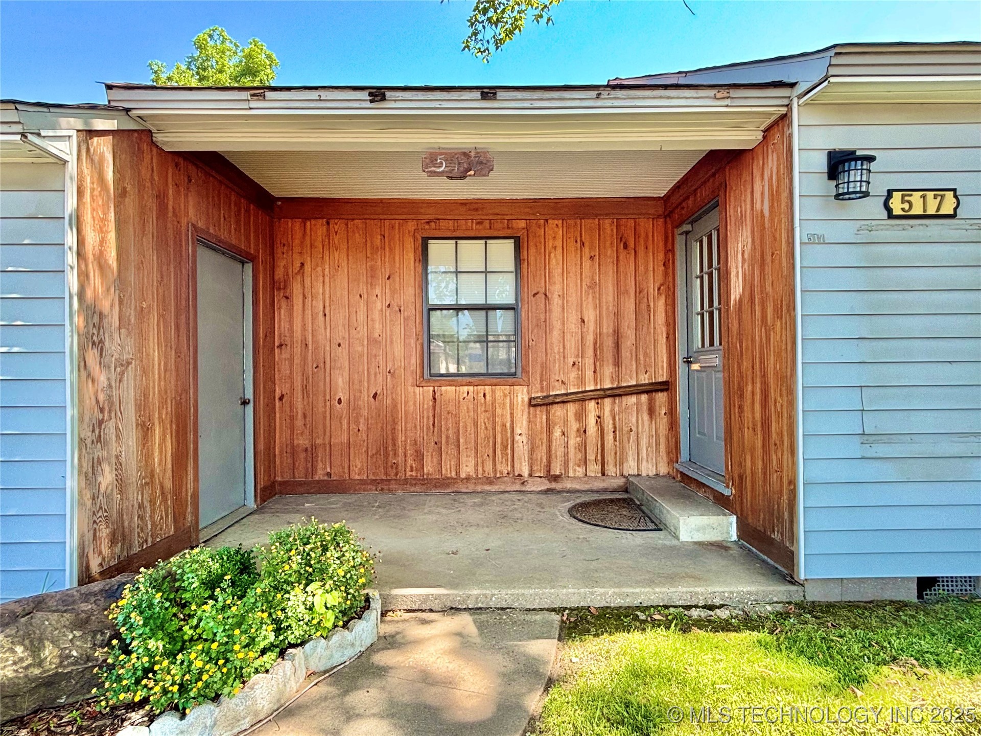 517 E Main Street Property Photo 5