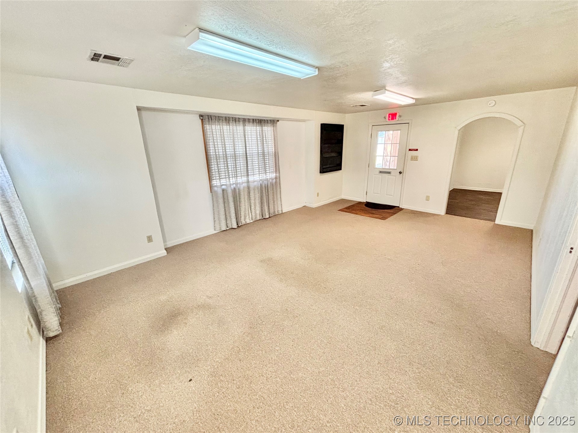 517 E Main Street Property Photo 6