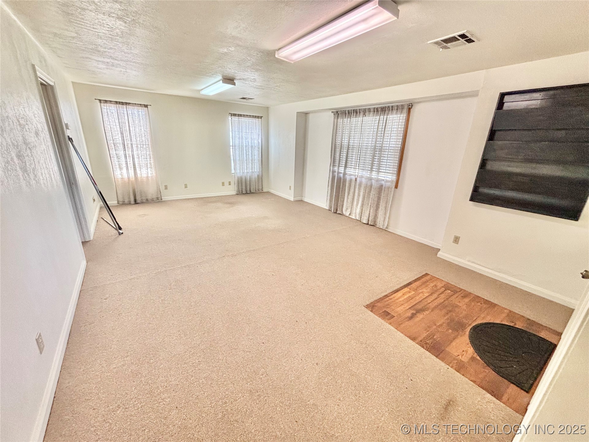 517 E Main Street Property Photo 7