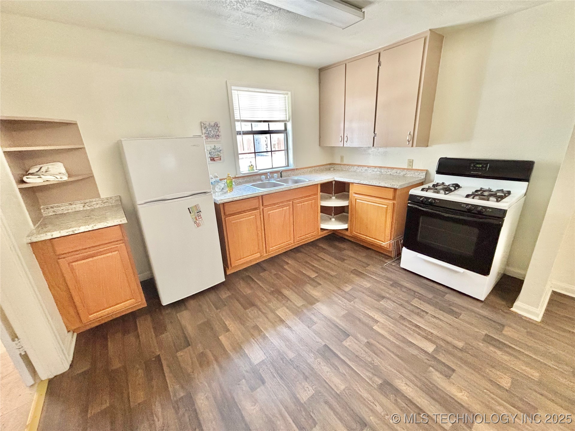 517 E Main Street Property Photo 9