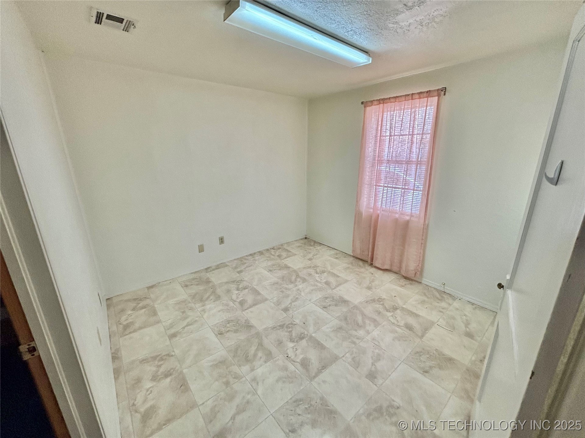 517 E Main Street Property Photo 12