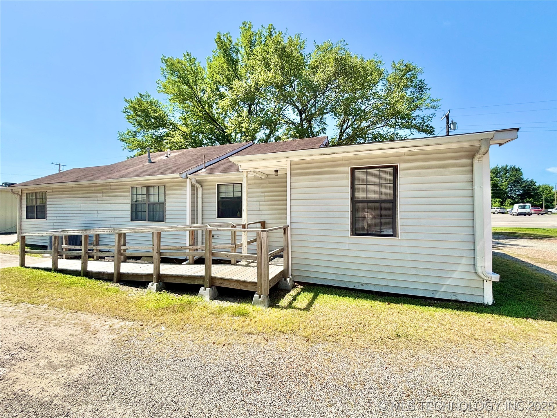 517 E Main Street Property Photo 17