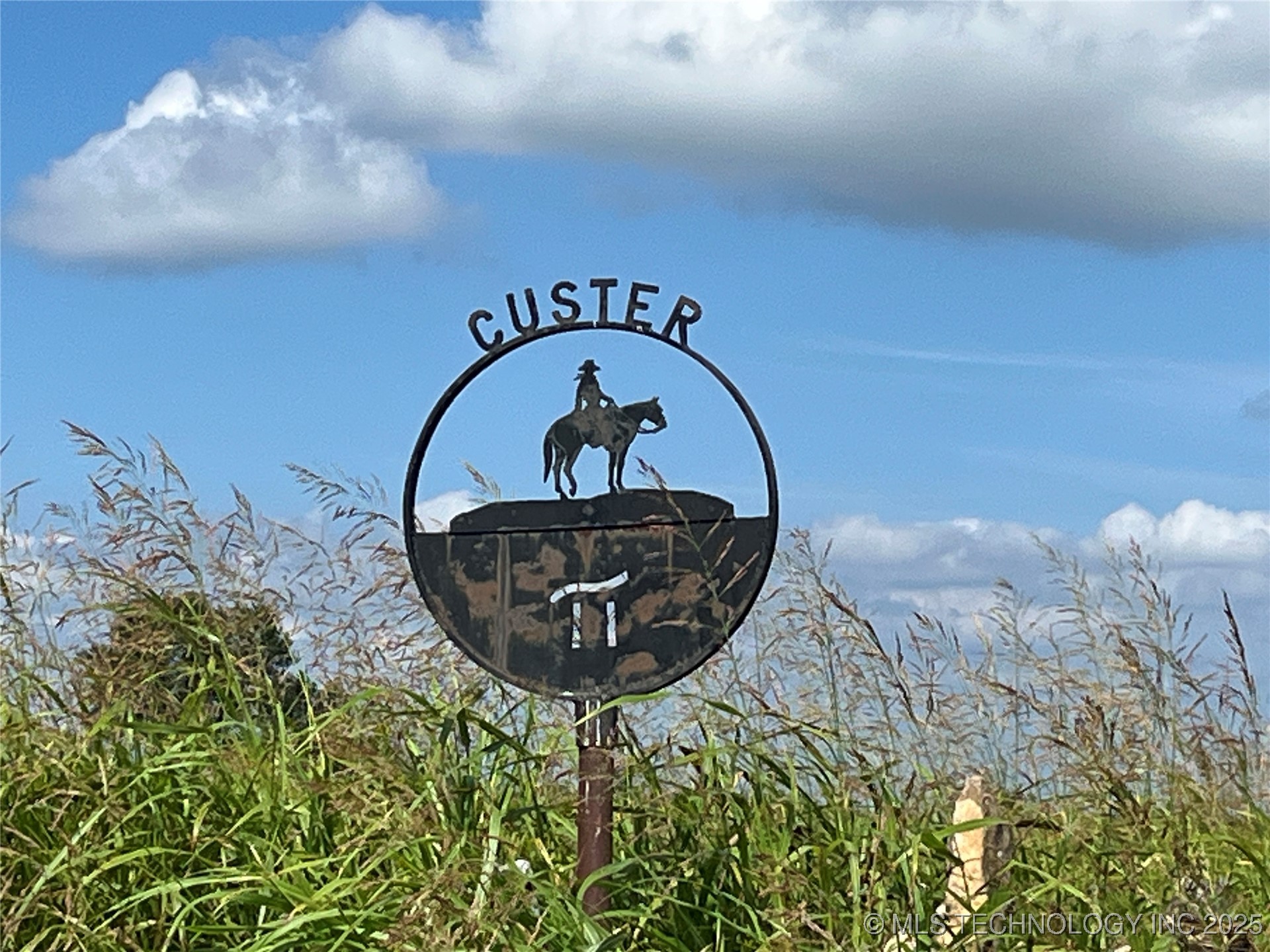 2343 E 2050 Property Photo 3