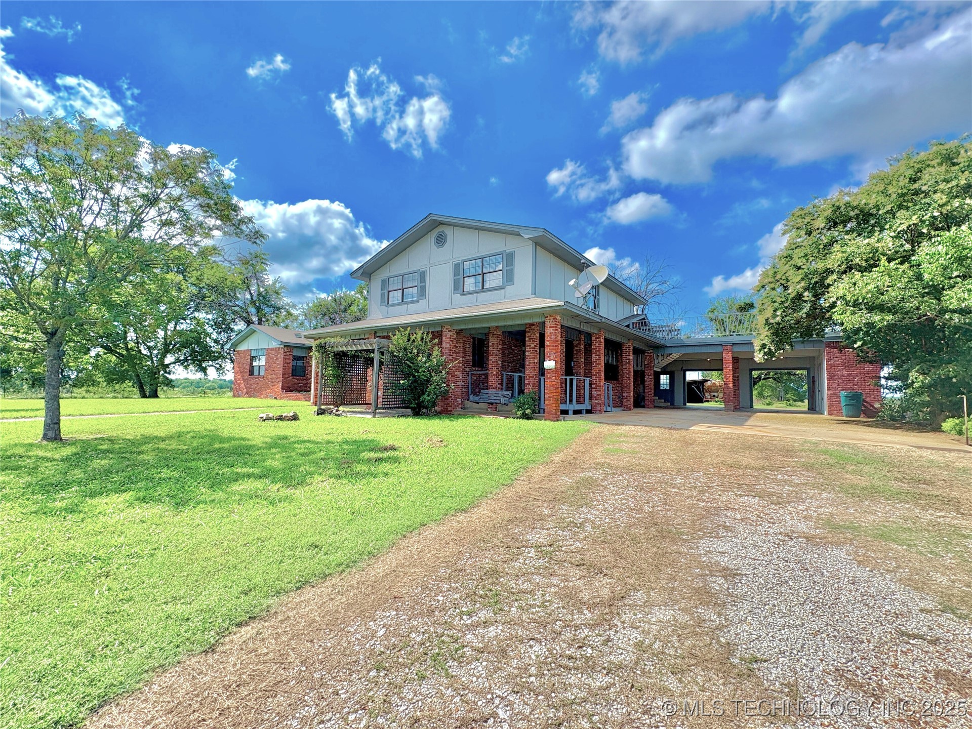 2343 E 2050 Property Photo 5