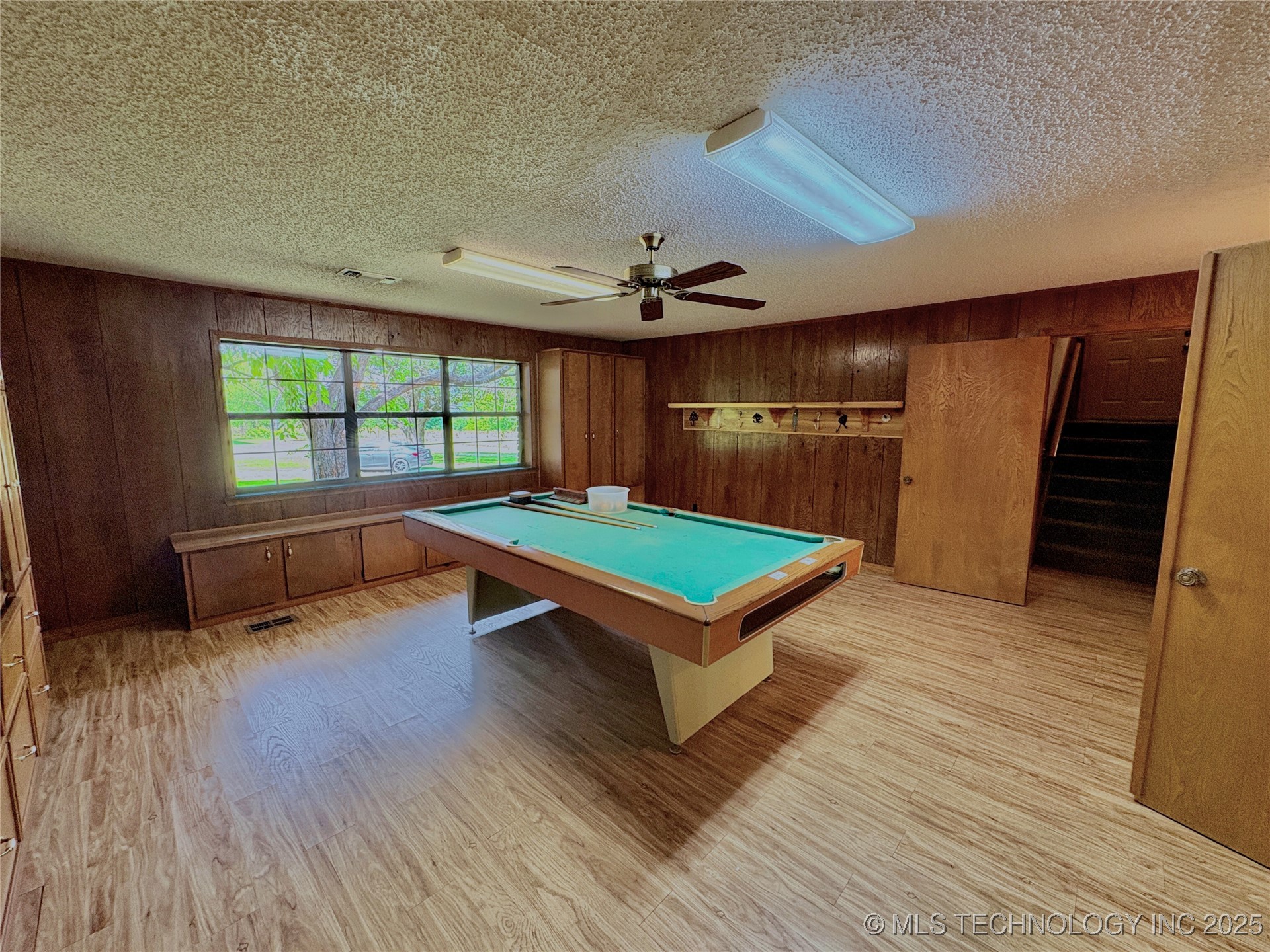 2343 E 2050 Property Photo 9