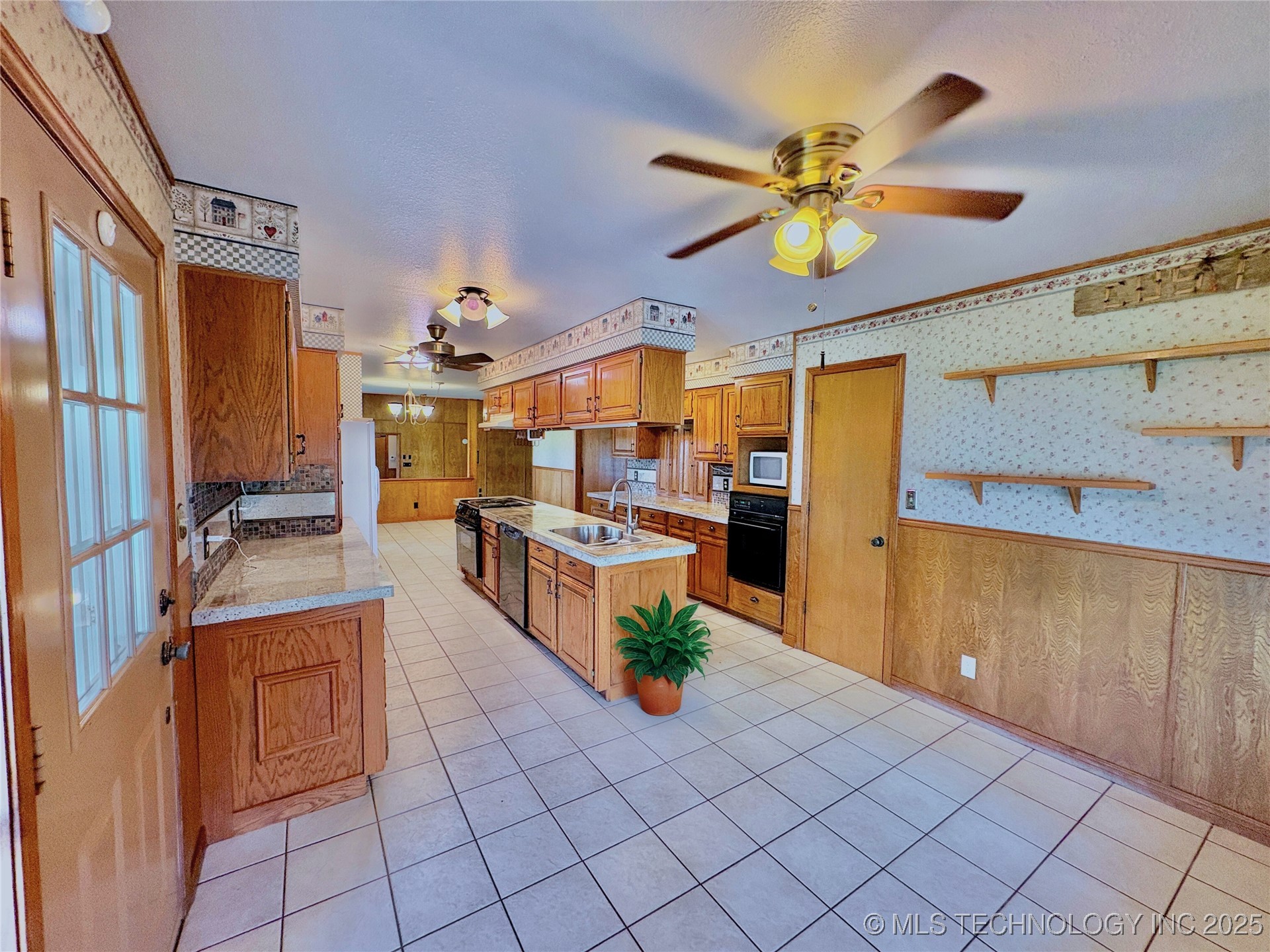 2343 E 2050 Property Photo 11