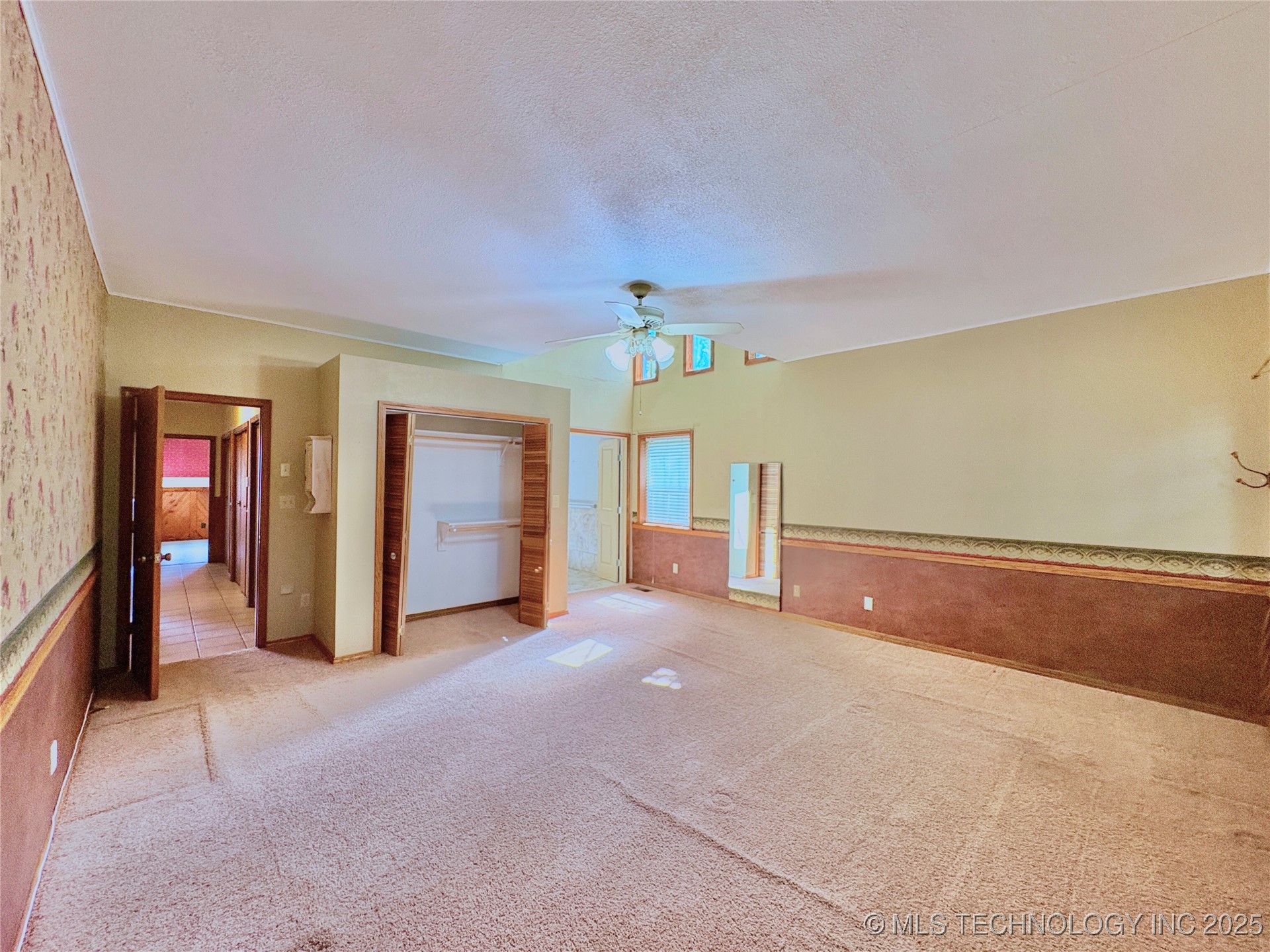 2343 E 2050 Property Photo 13