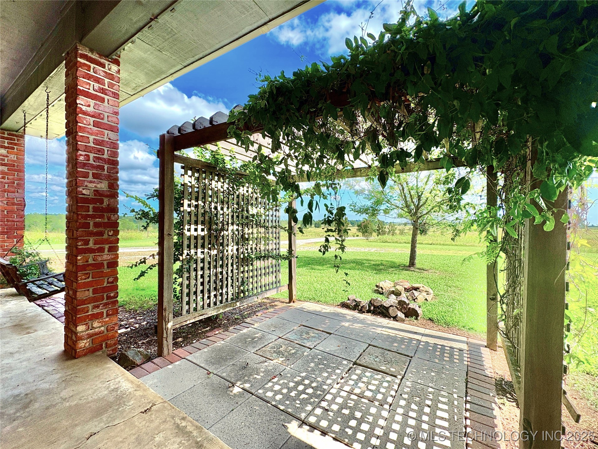 2343 E 2050 Property Photo 14