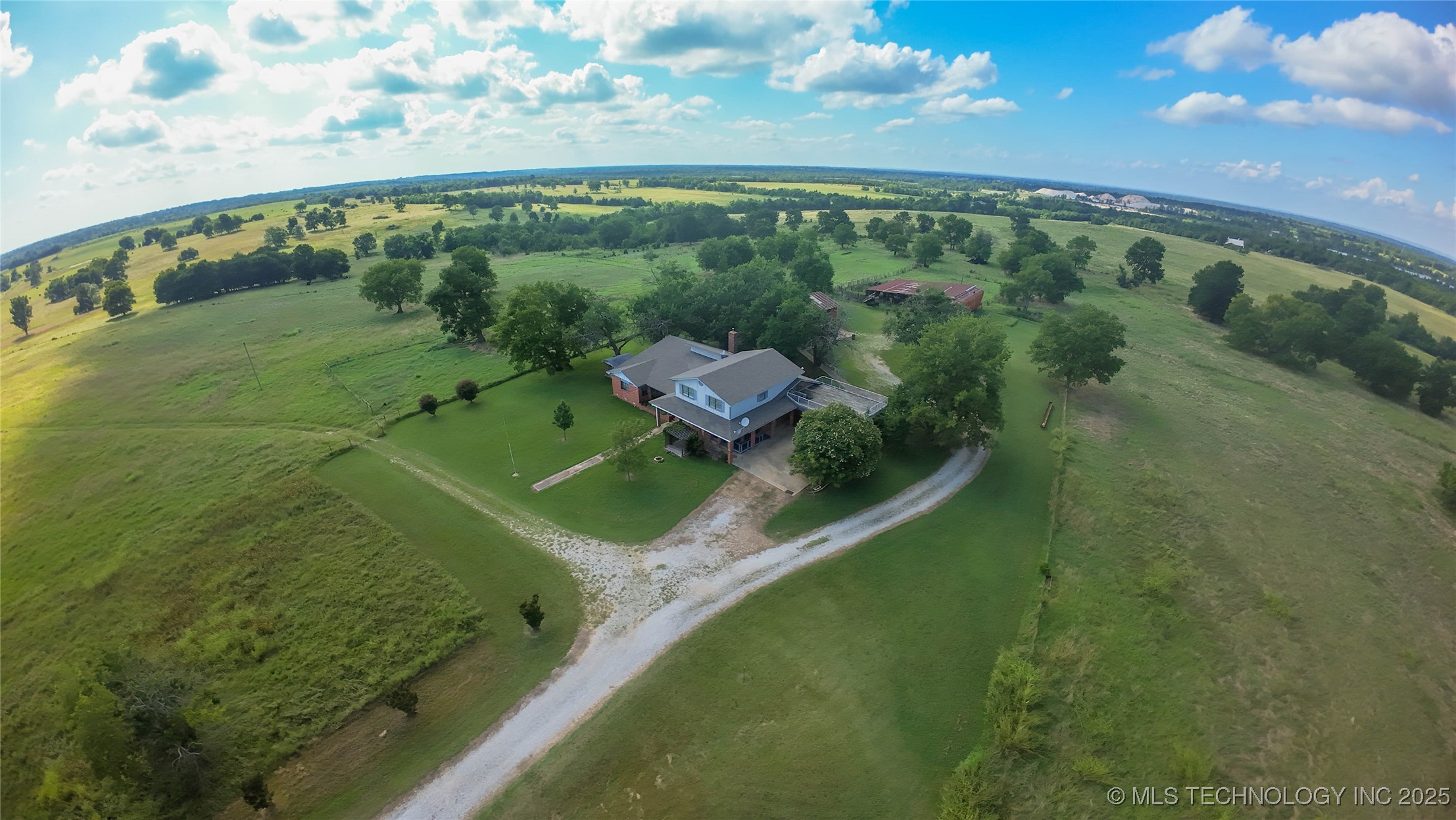 2343 E 2050 Property Photo 15