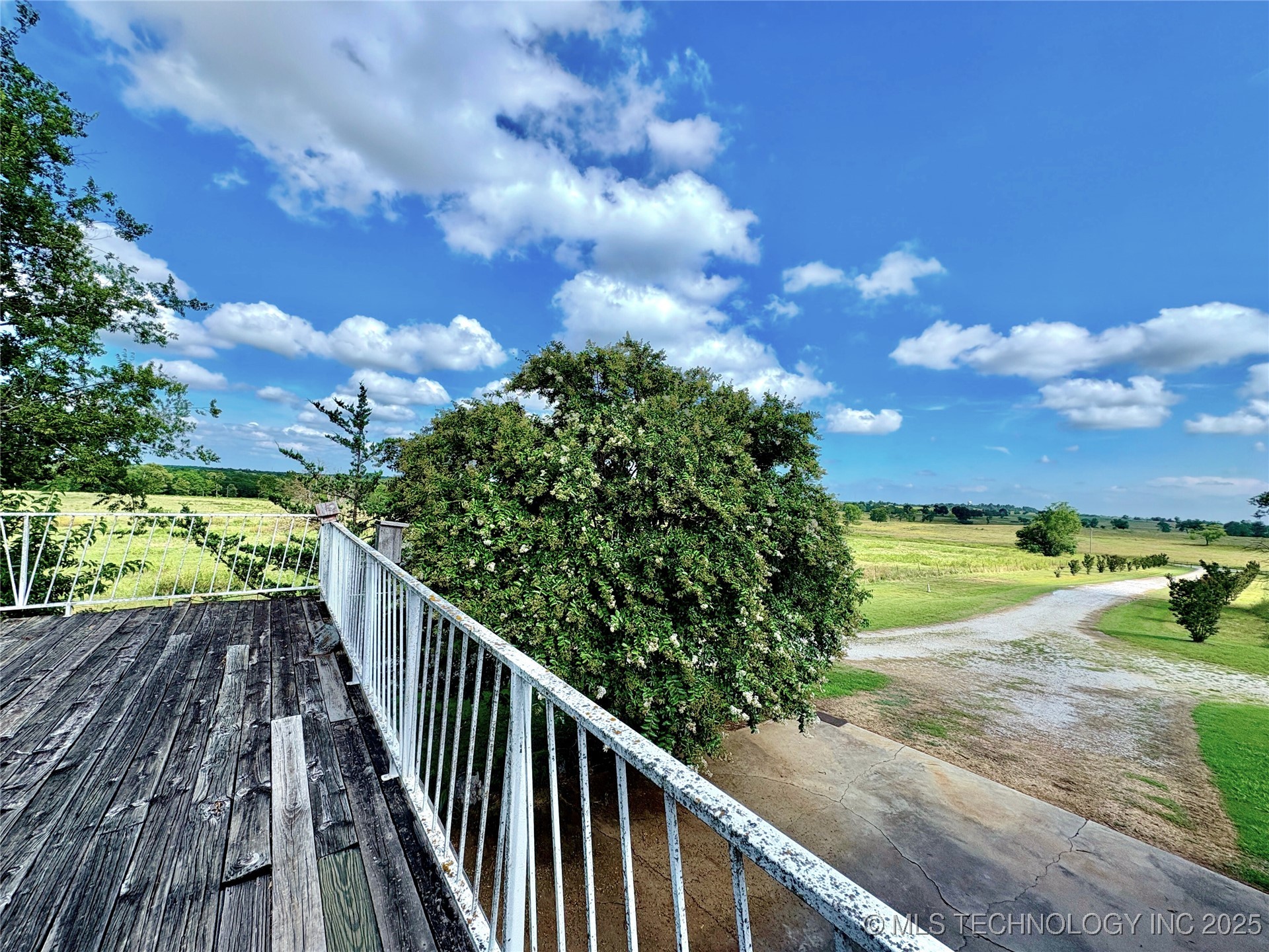 2343 E 2050 Property Photo 17