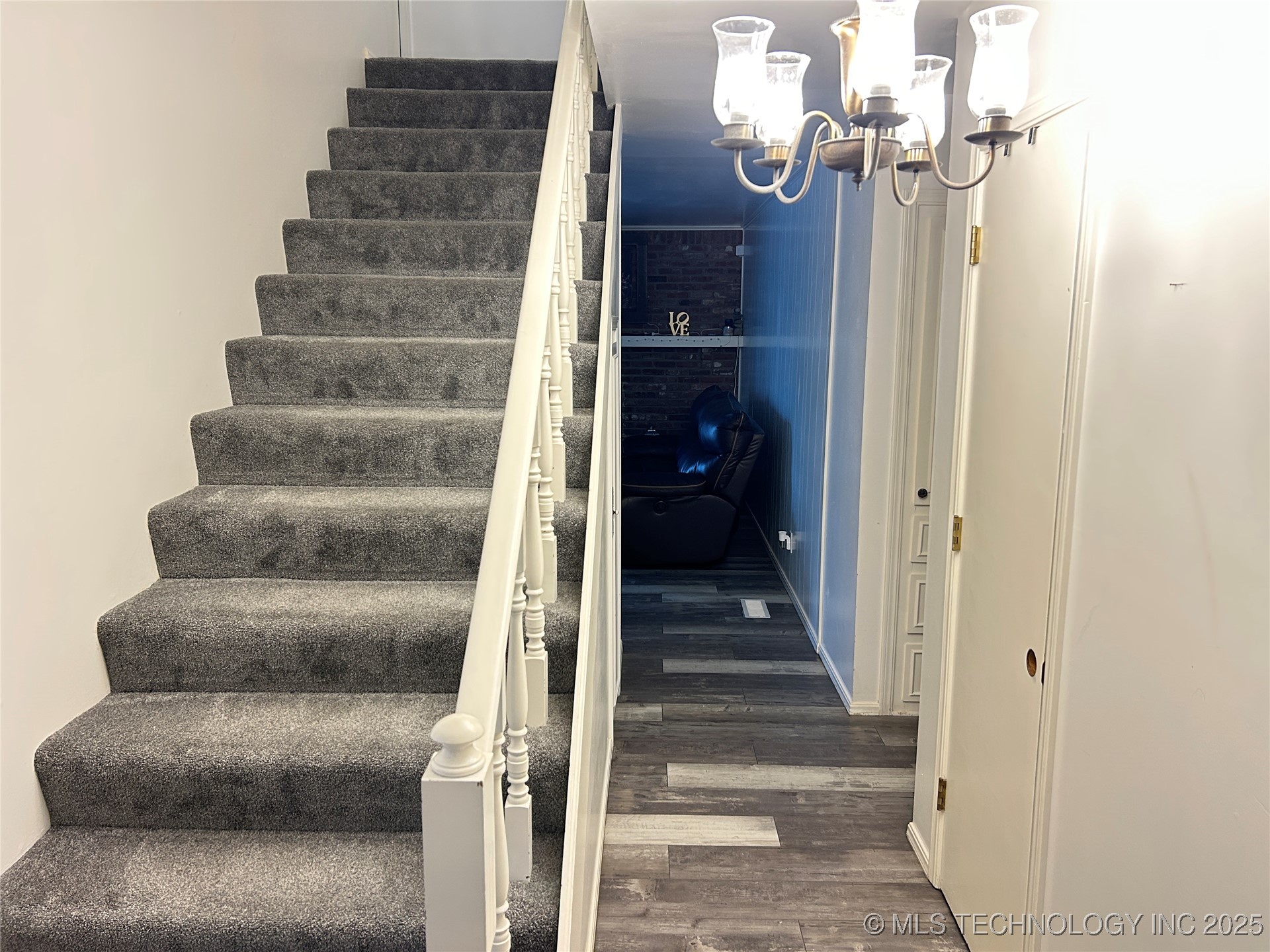 5521 S 76th East Avenue E Property Photo 3