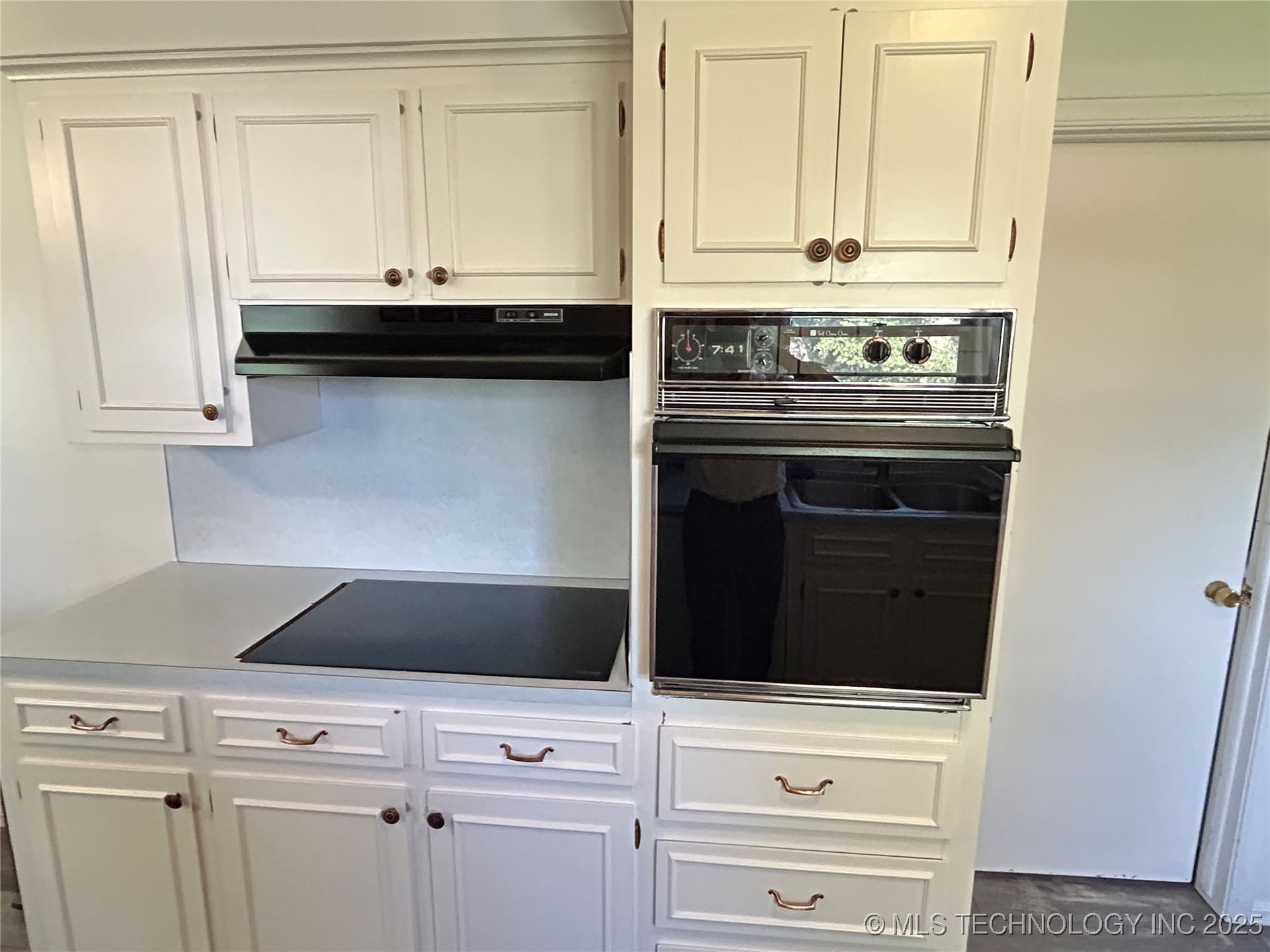 5521 S 76th East Avenue E Property Photo 16