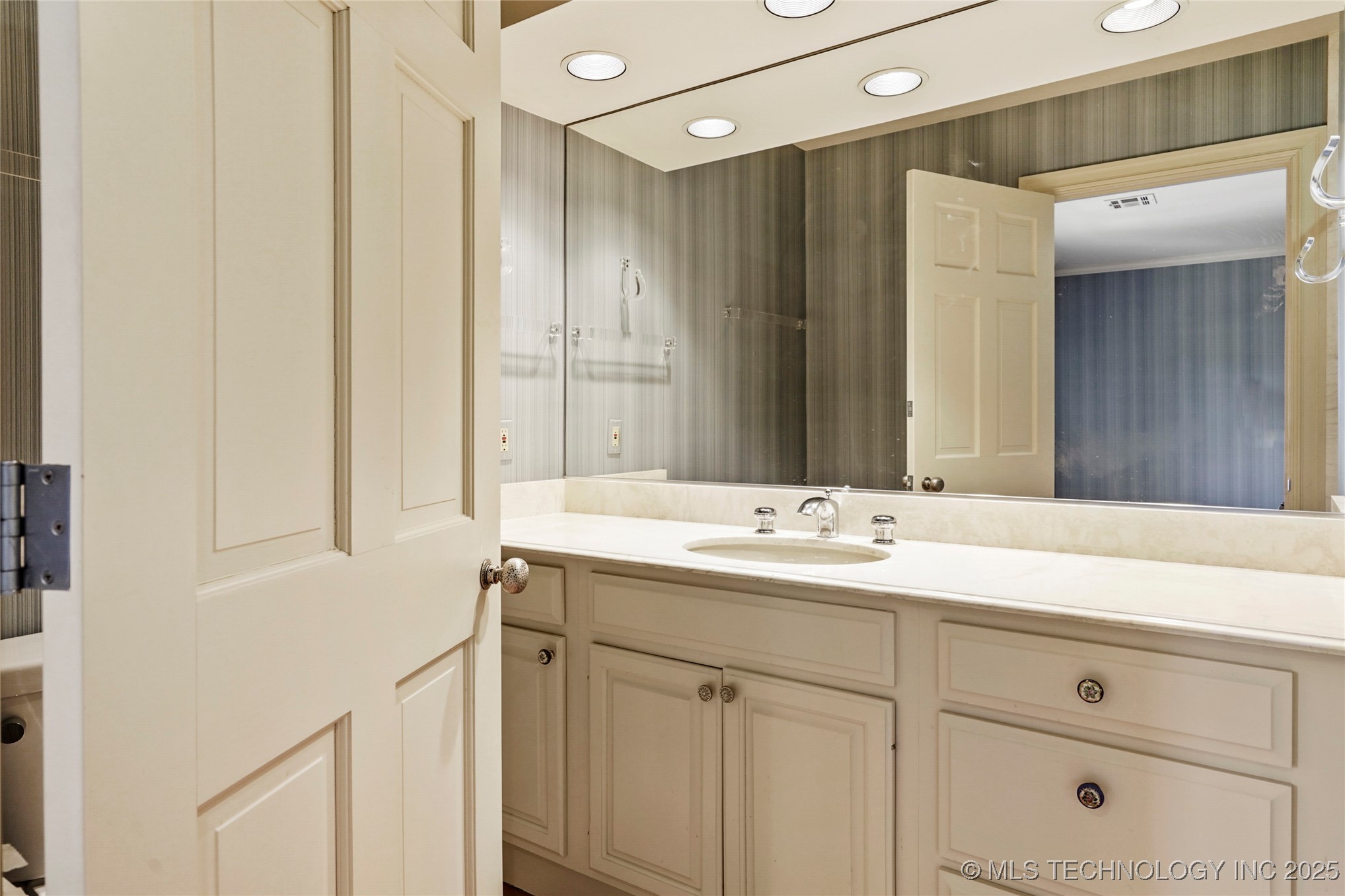 3429 E 58th Place Property Photo 28