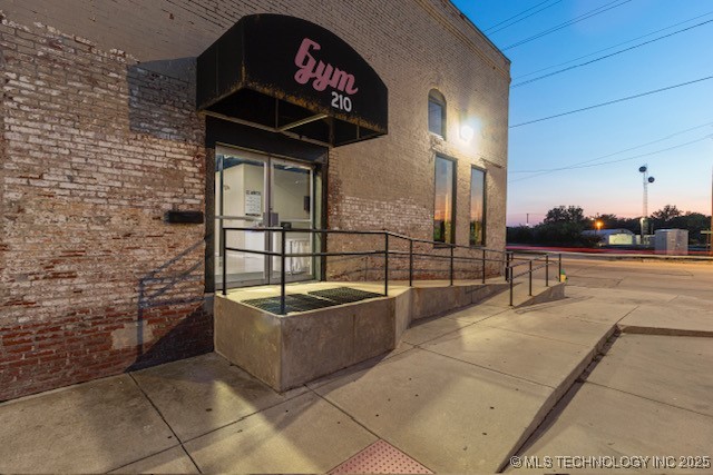 230 N Broadway Property Photo 4