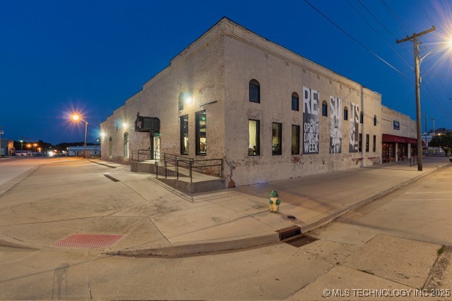 230 N Broadway Property Photo 7