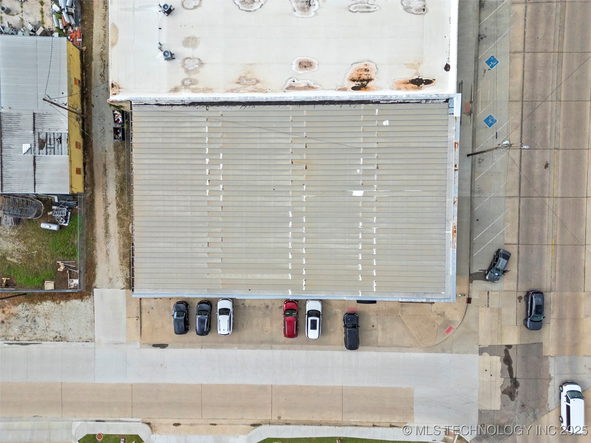 230 N Broadway Property Photo 9