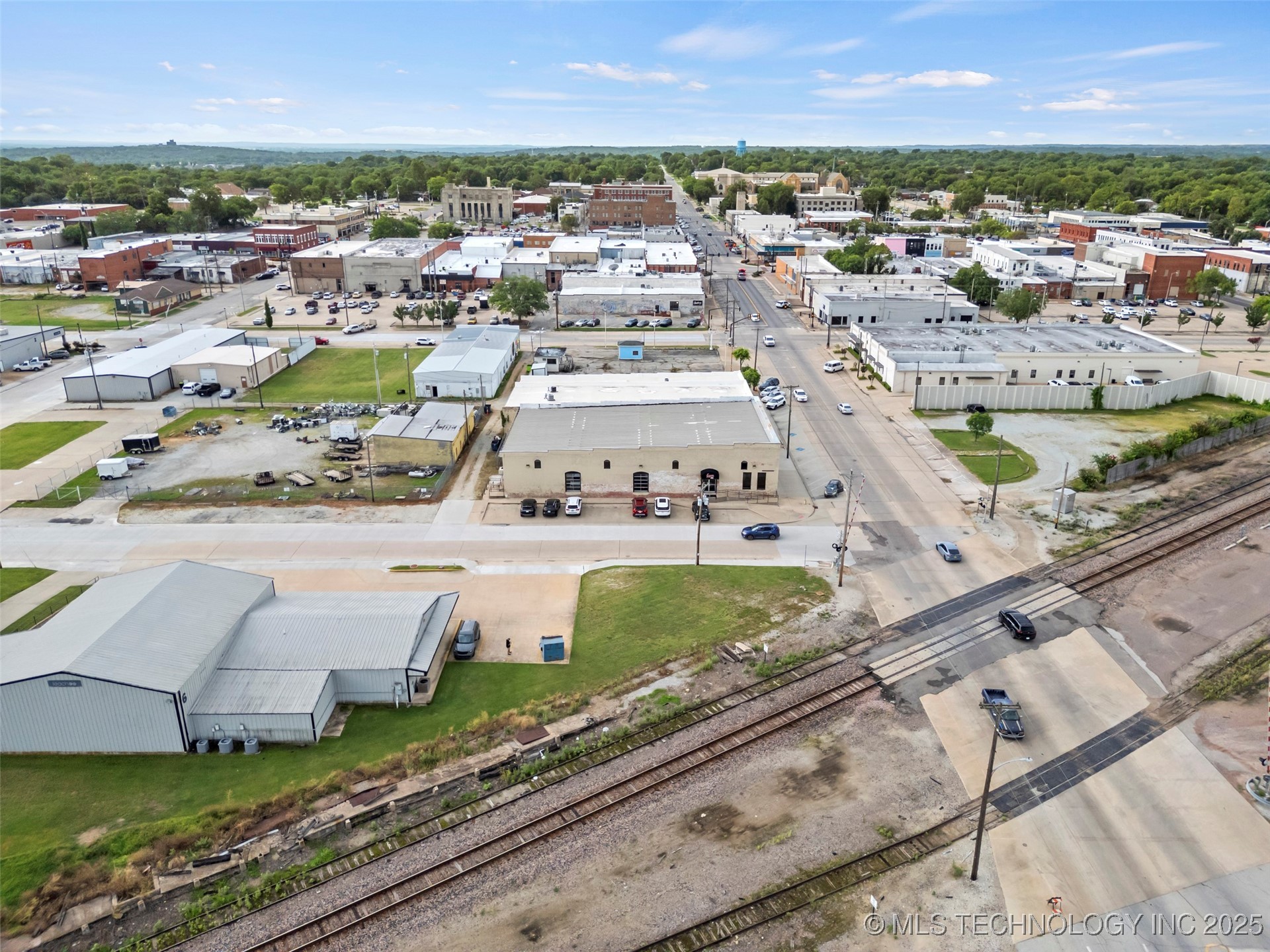230 N Broadway Property Photo 10