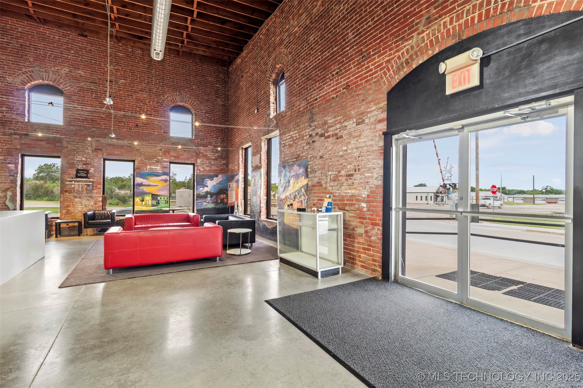 230 N Broadway Property Photo 11