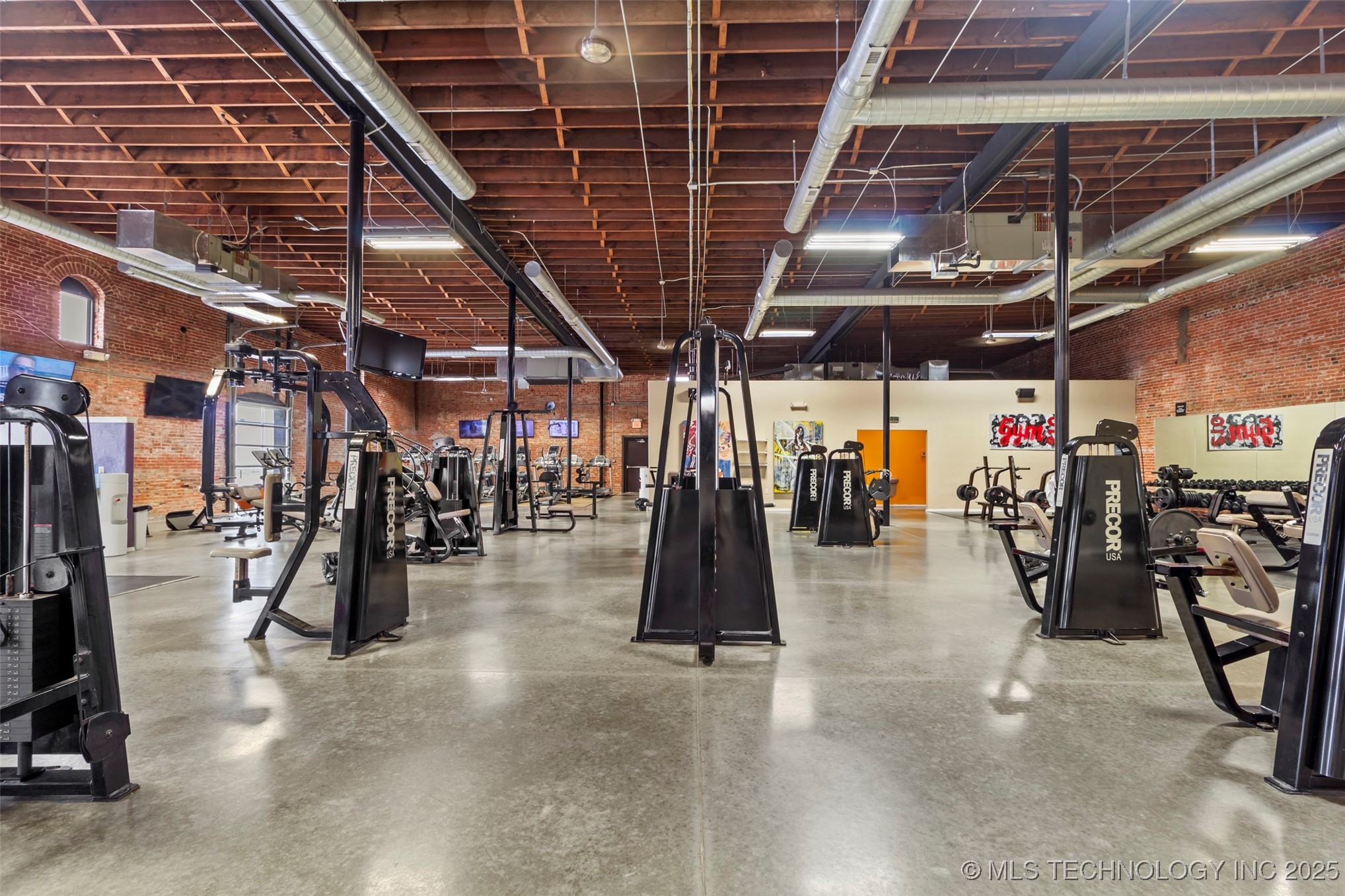 230 N Broadway Property Photo 14