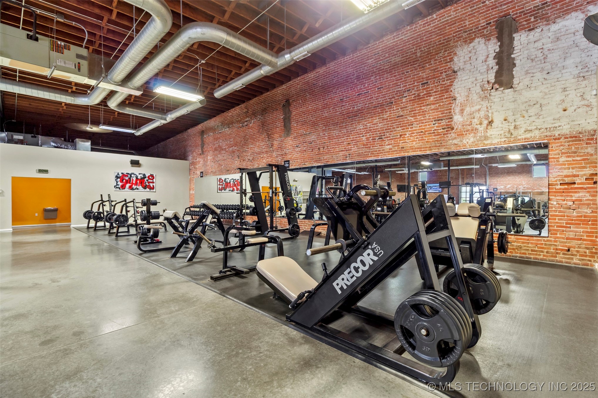 230 N Broadway Property Photo 15