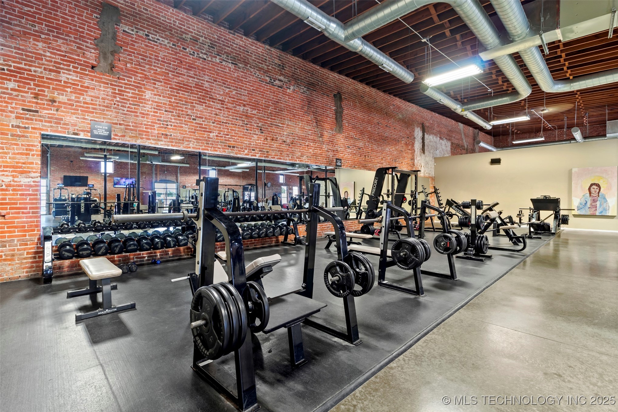 230 N Broadway Property Photo 16