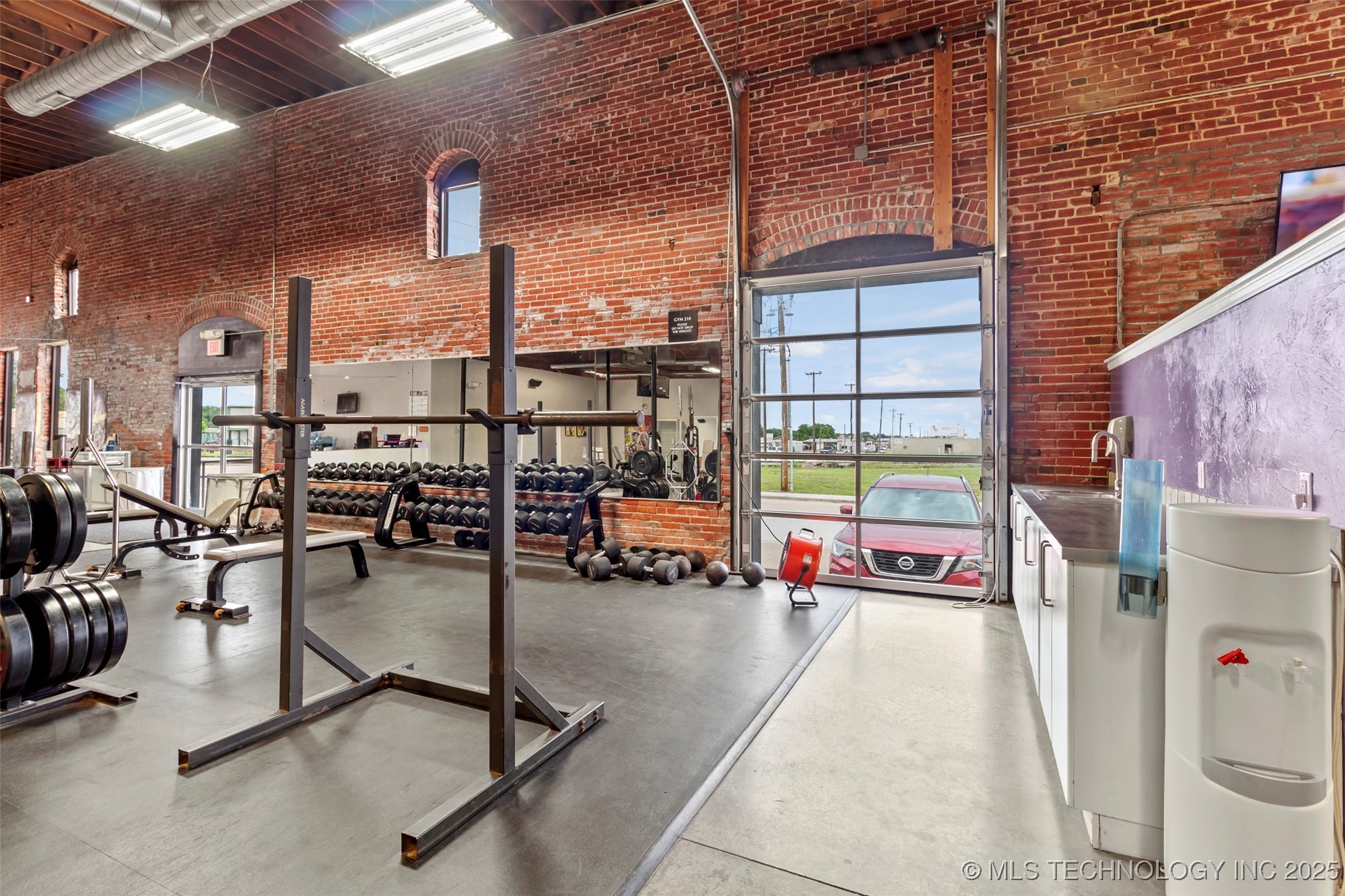 230 N Broadway Property Photo 18