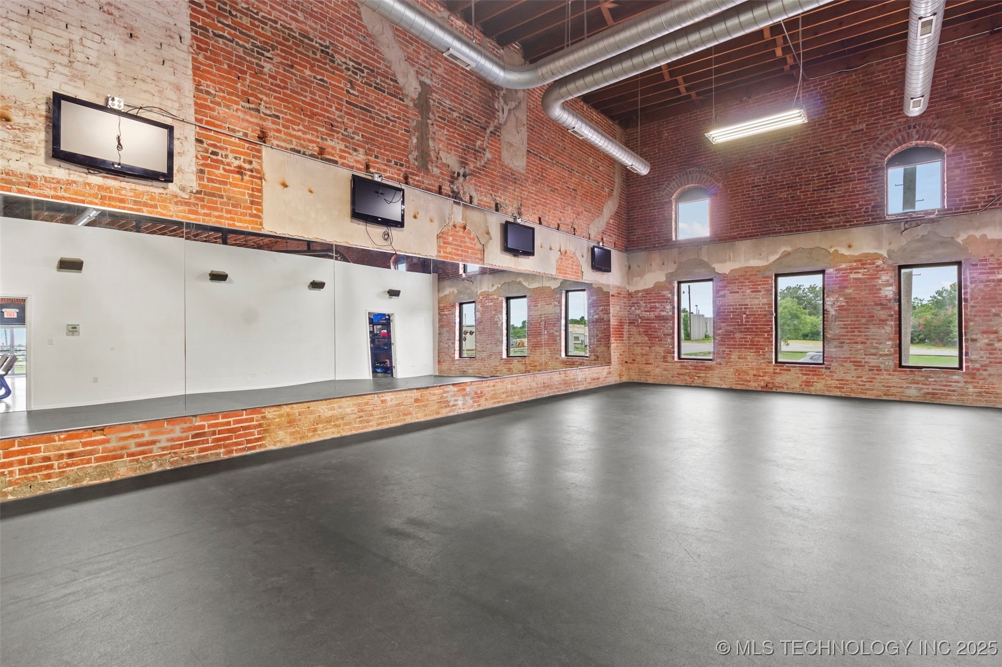 230 N Broadway Property Photo 19