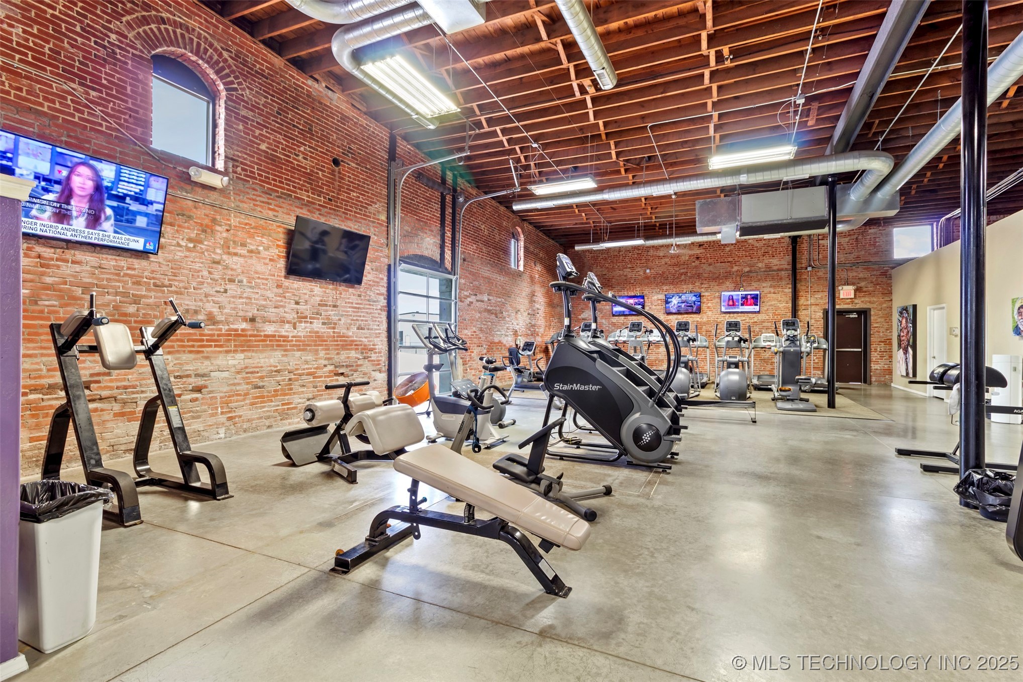 230 N Broadway Property Photo 20