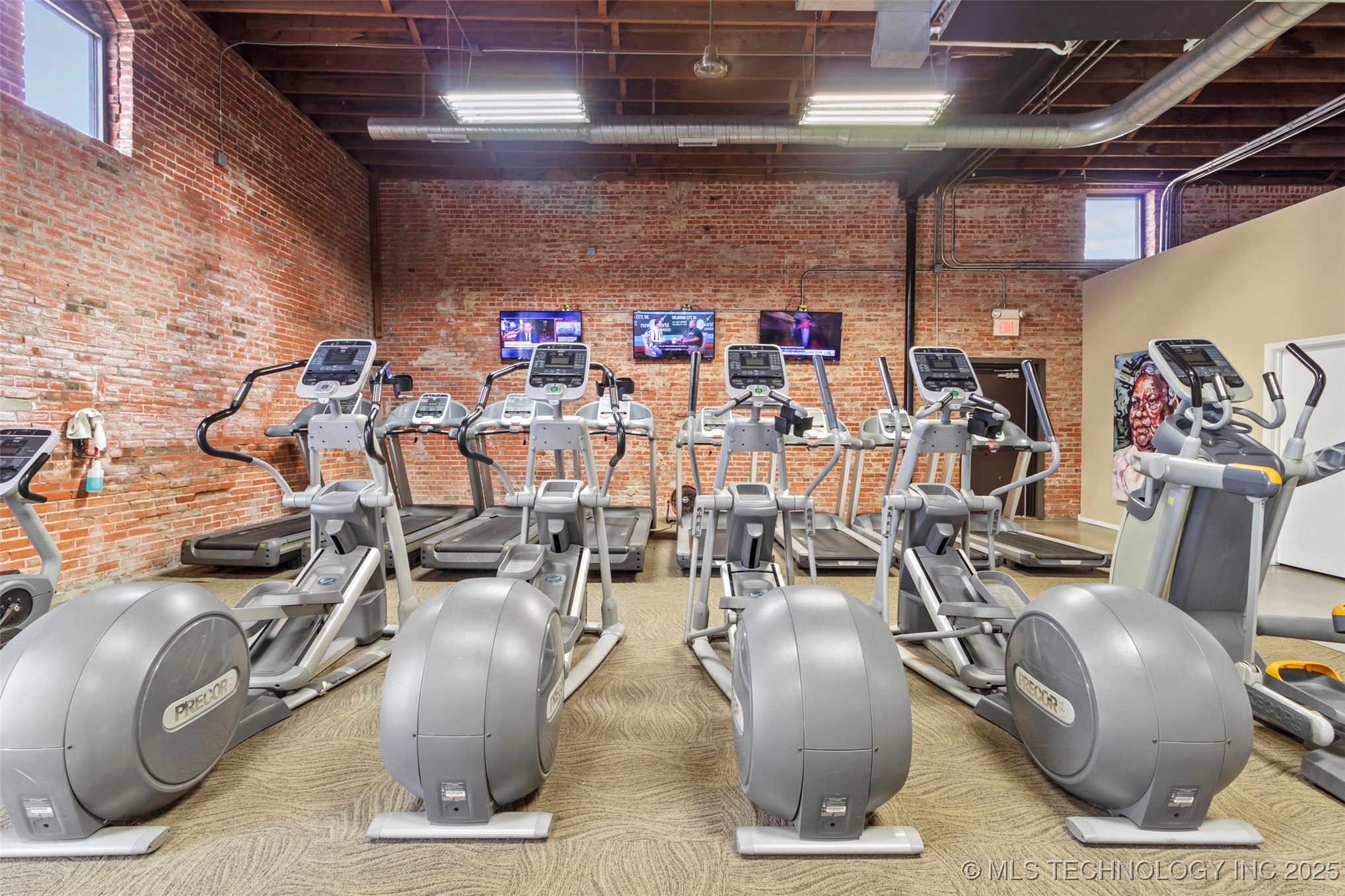 230 N Broadway Property Photo 21