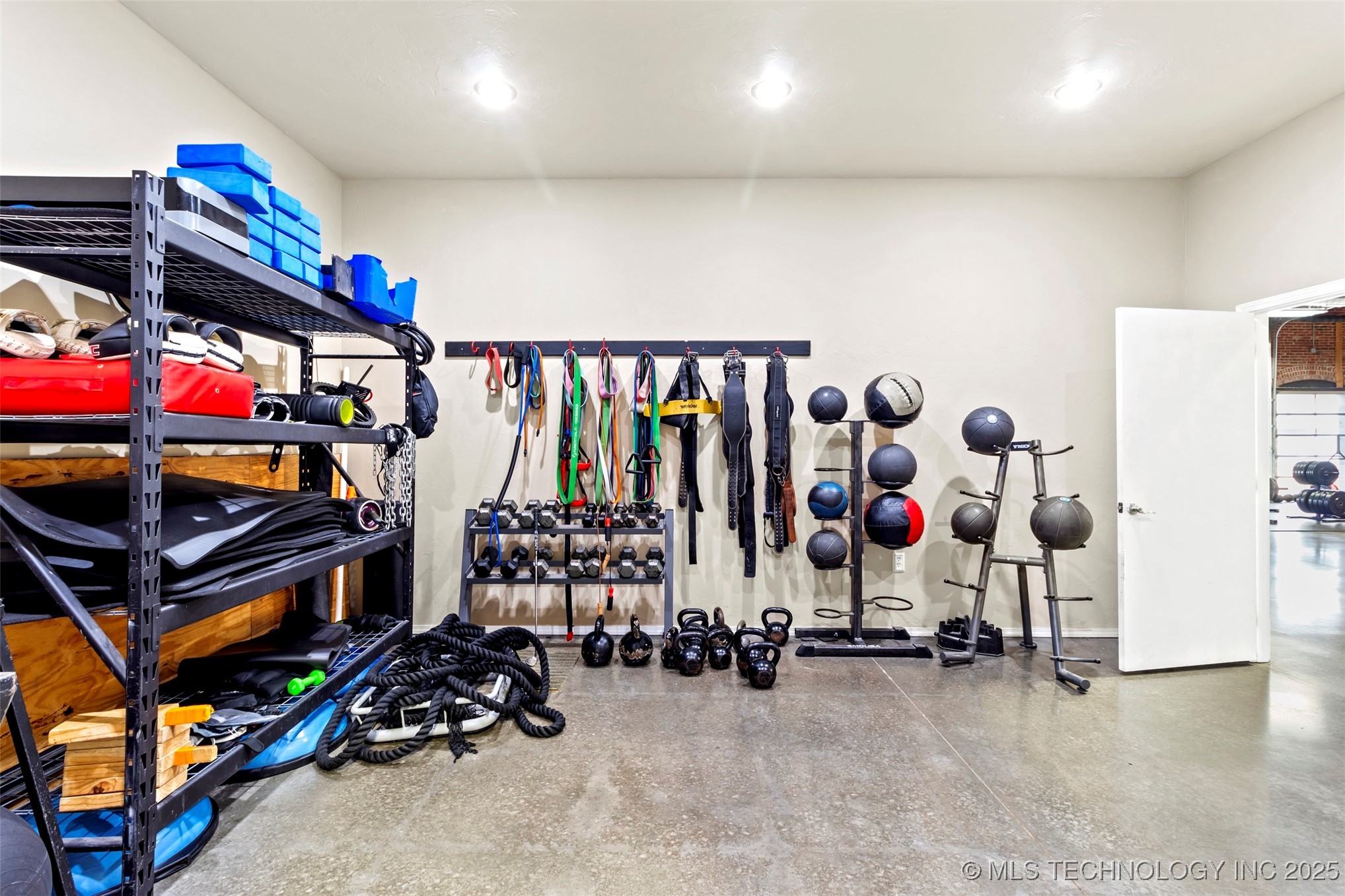 230 N Broadway Property Photo 23