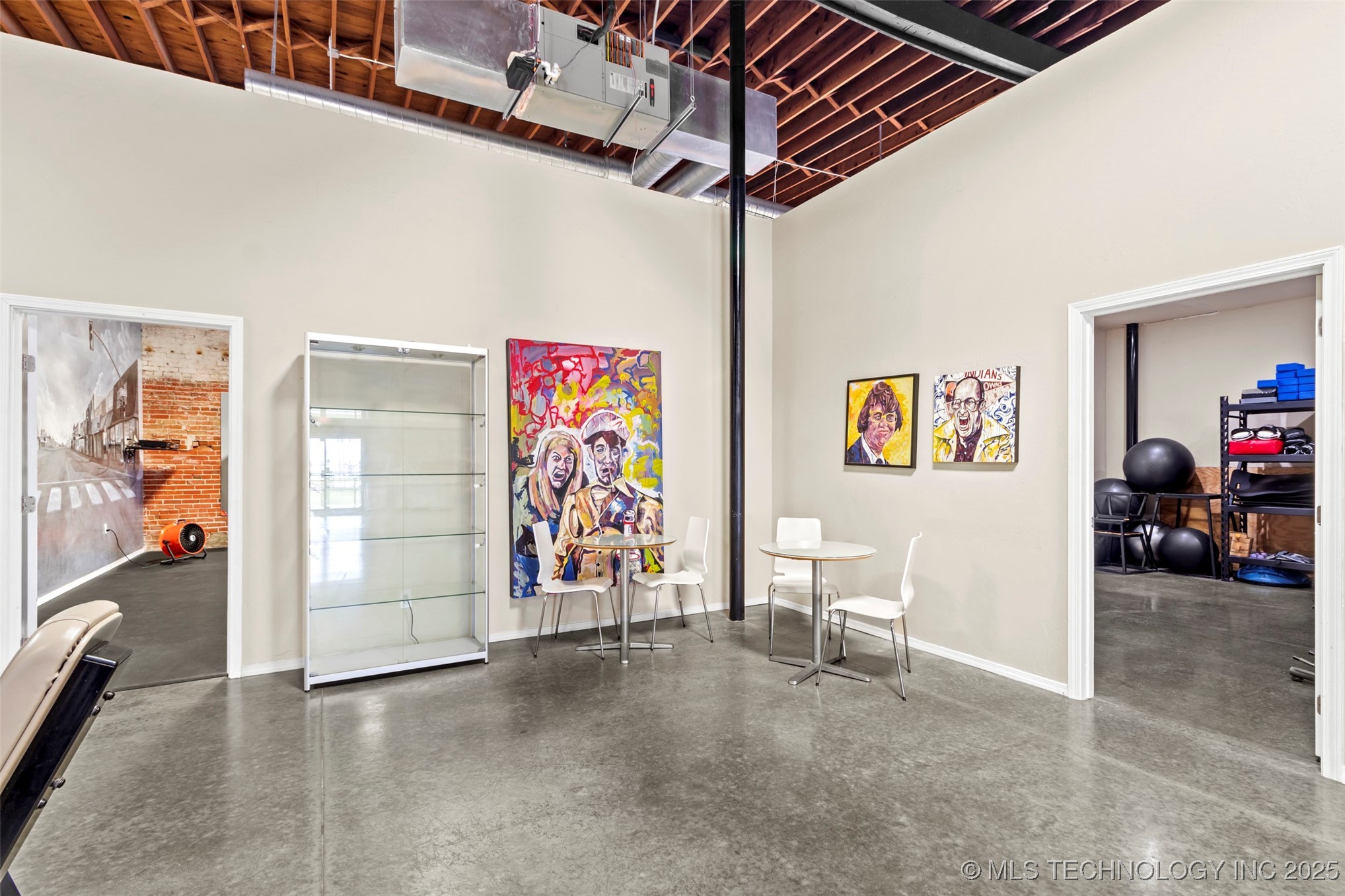 230 N Broadway Property Photo 24