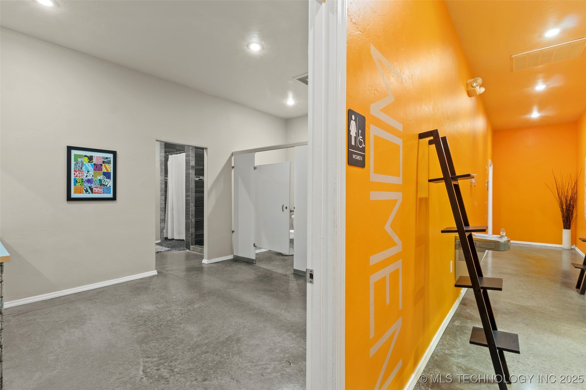 230 N Broadway Property Photo 30