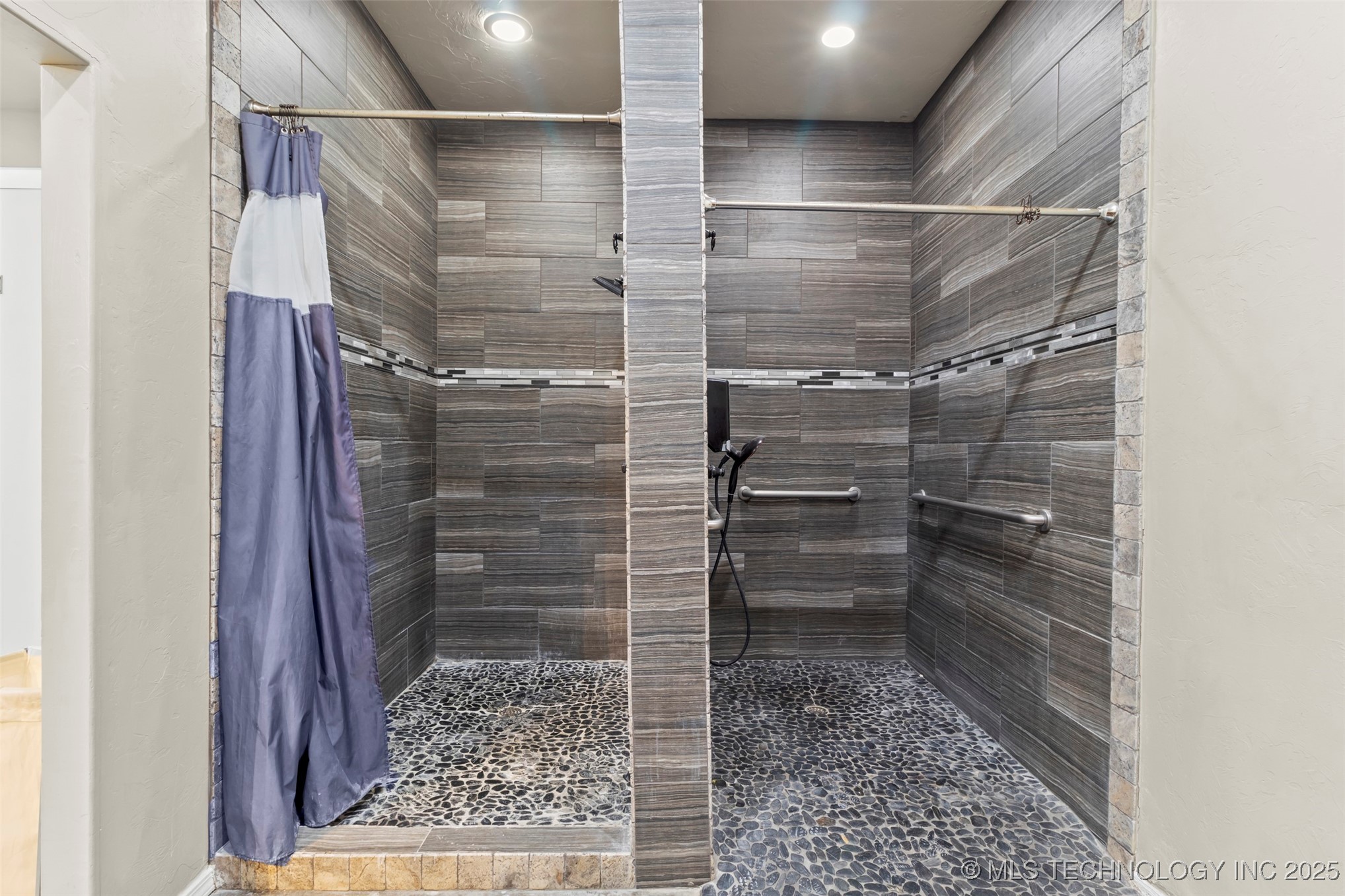 230 N Broadway Property Photo 33