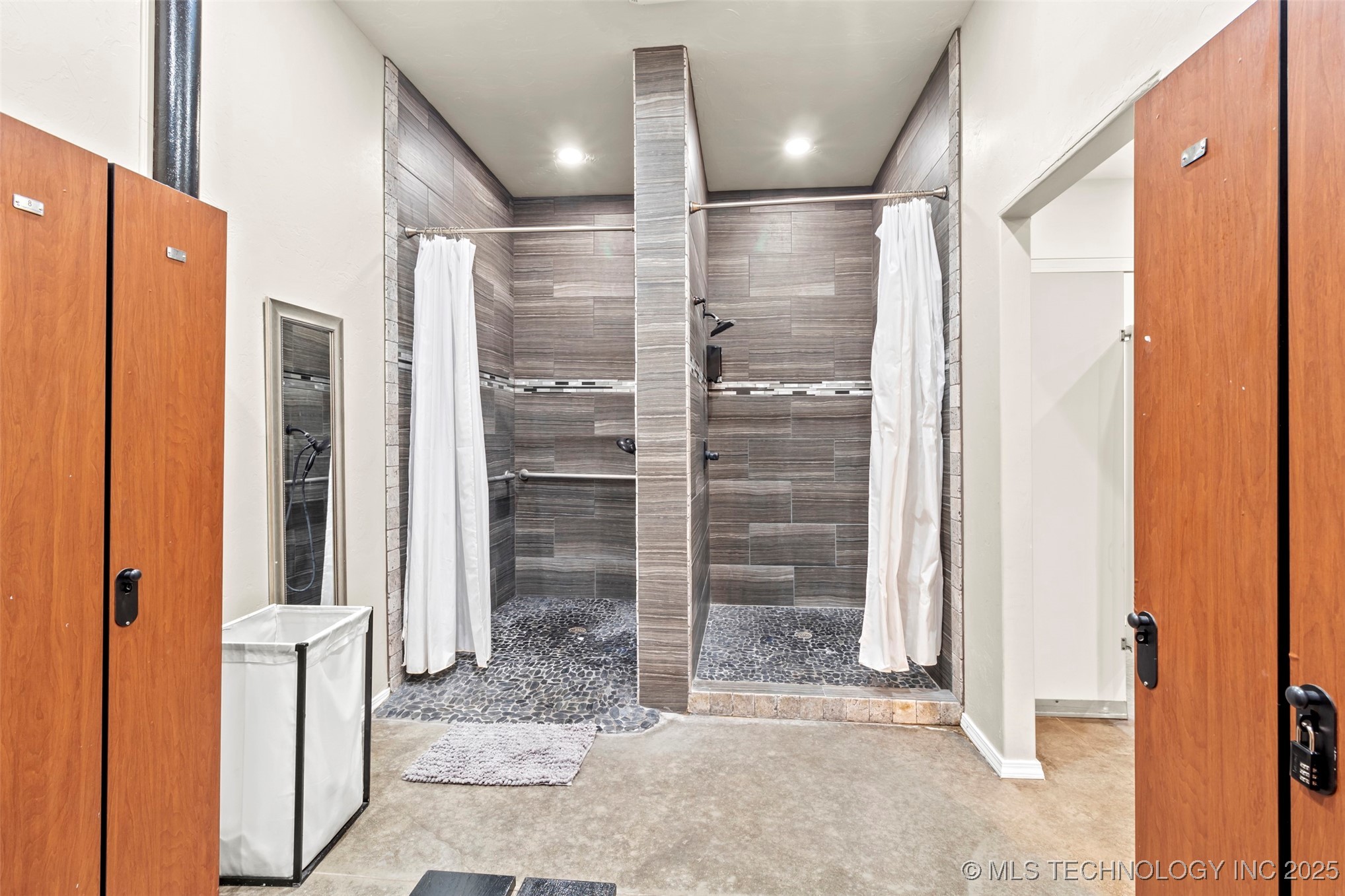 230 N Broadway Property Photo 35