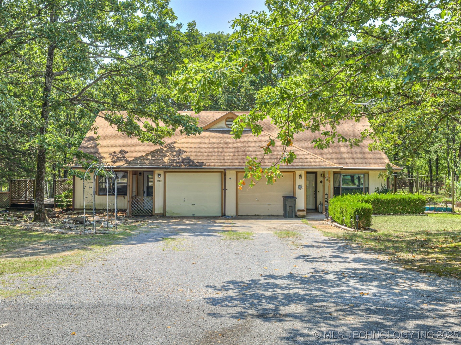 912 Summit Ridge Court Property Photo 2