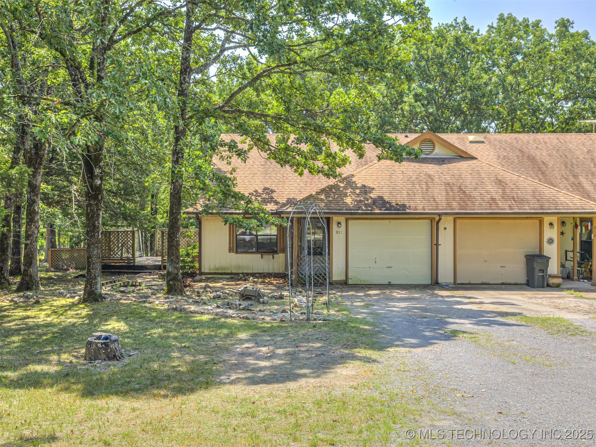 912 Summit Ridge Court Property Photo 3