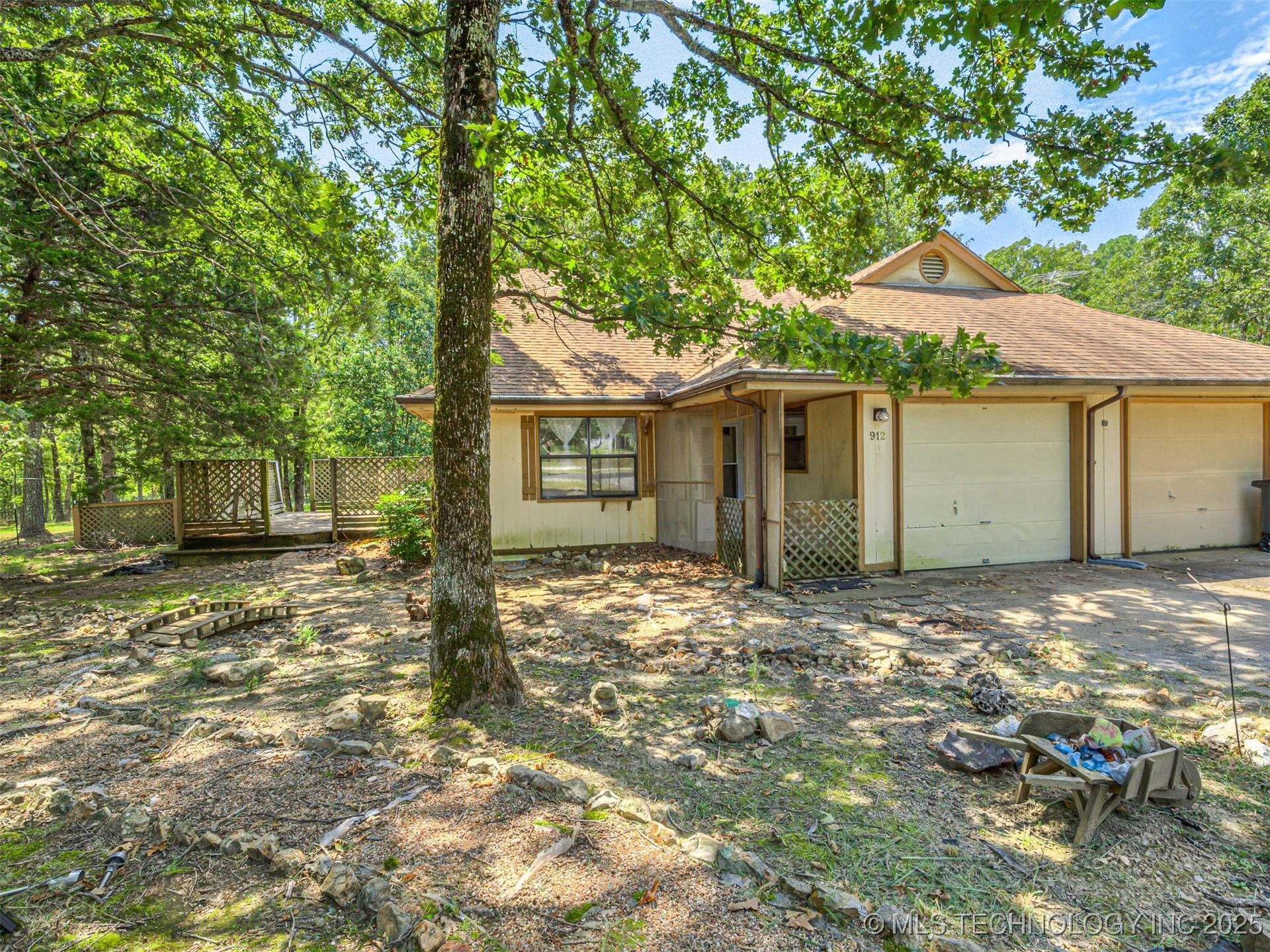 912 Summit Ridge Court Property Photo 4