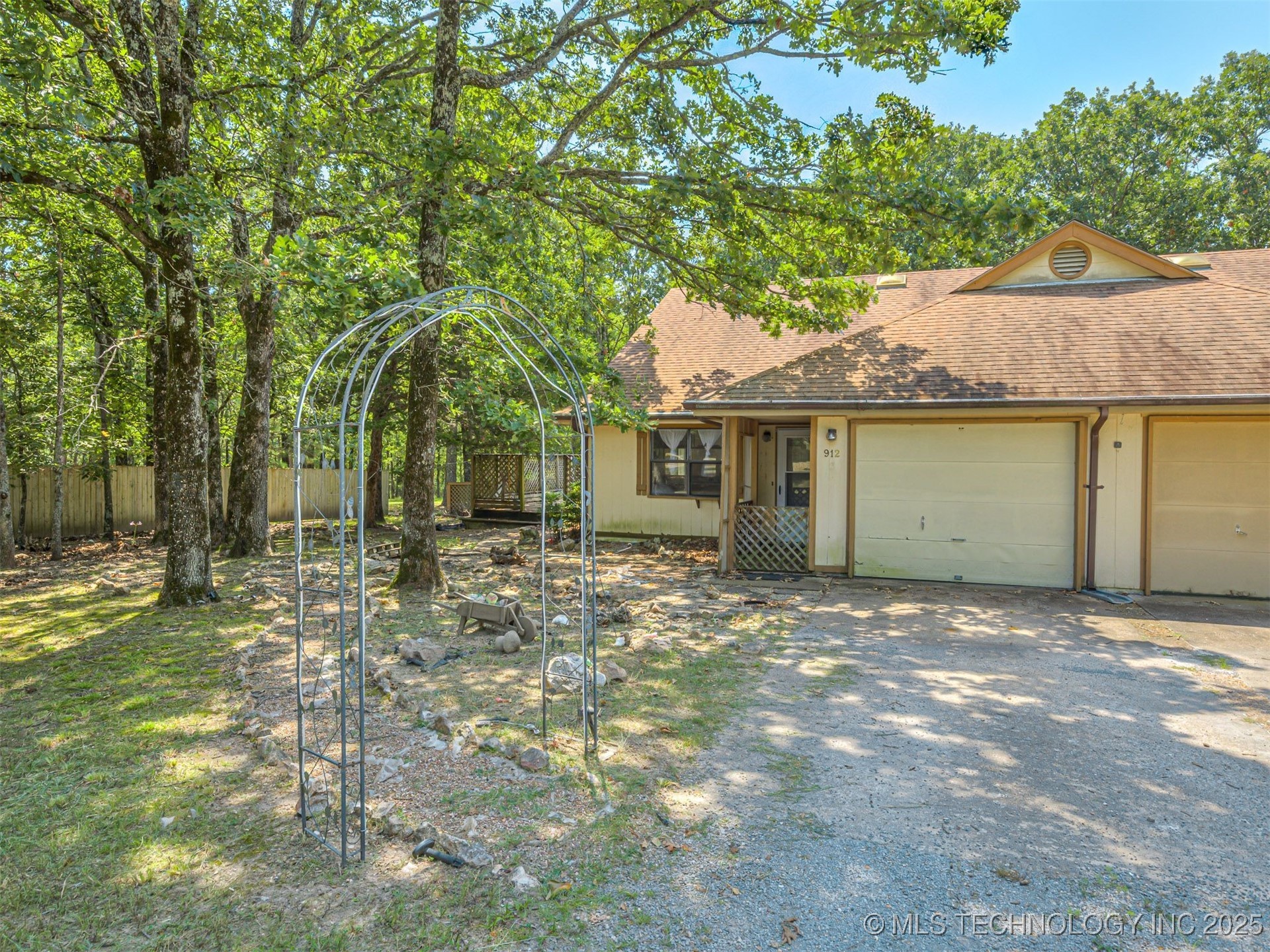 912 Summit Ridge Court Property Photo 5