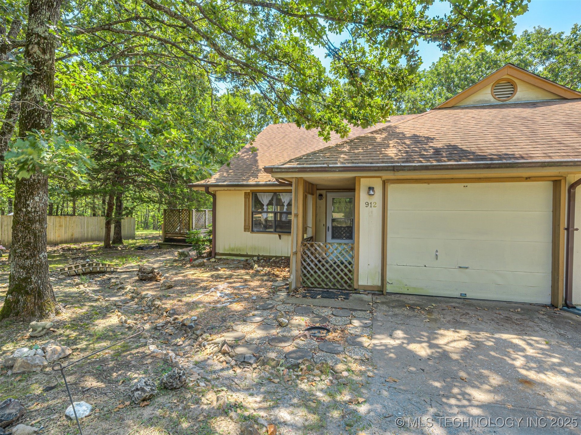 912 Summit Ridge Court Property Photo 6